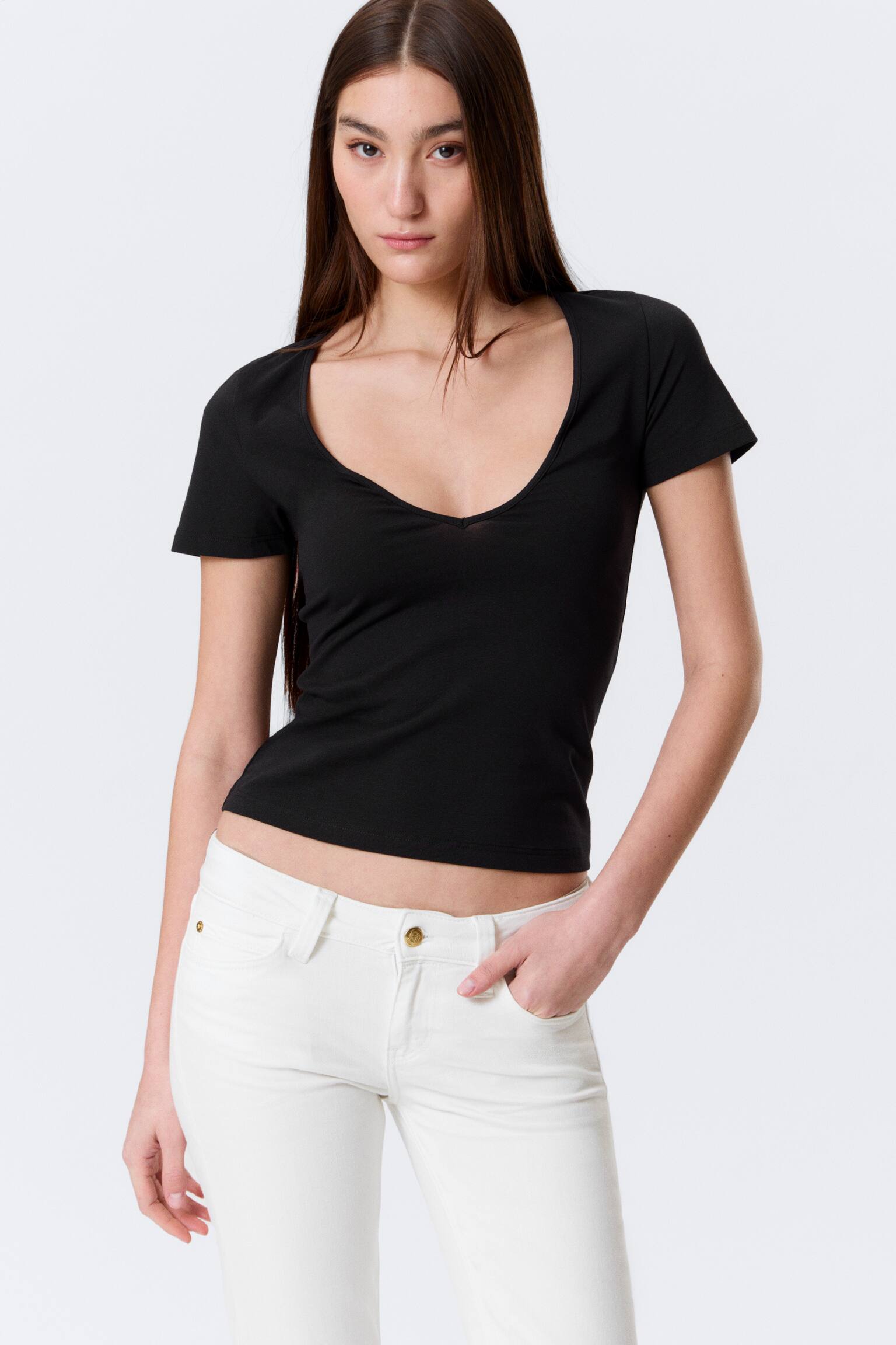 T-shirt z głębokim dekoltem w serek - Czarny/Kremowy/Zakurzony róż - 1