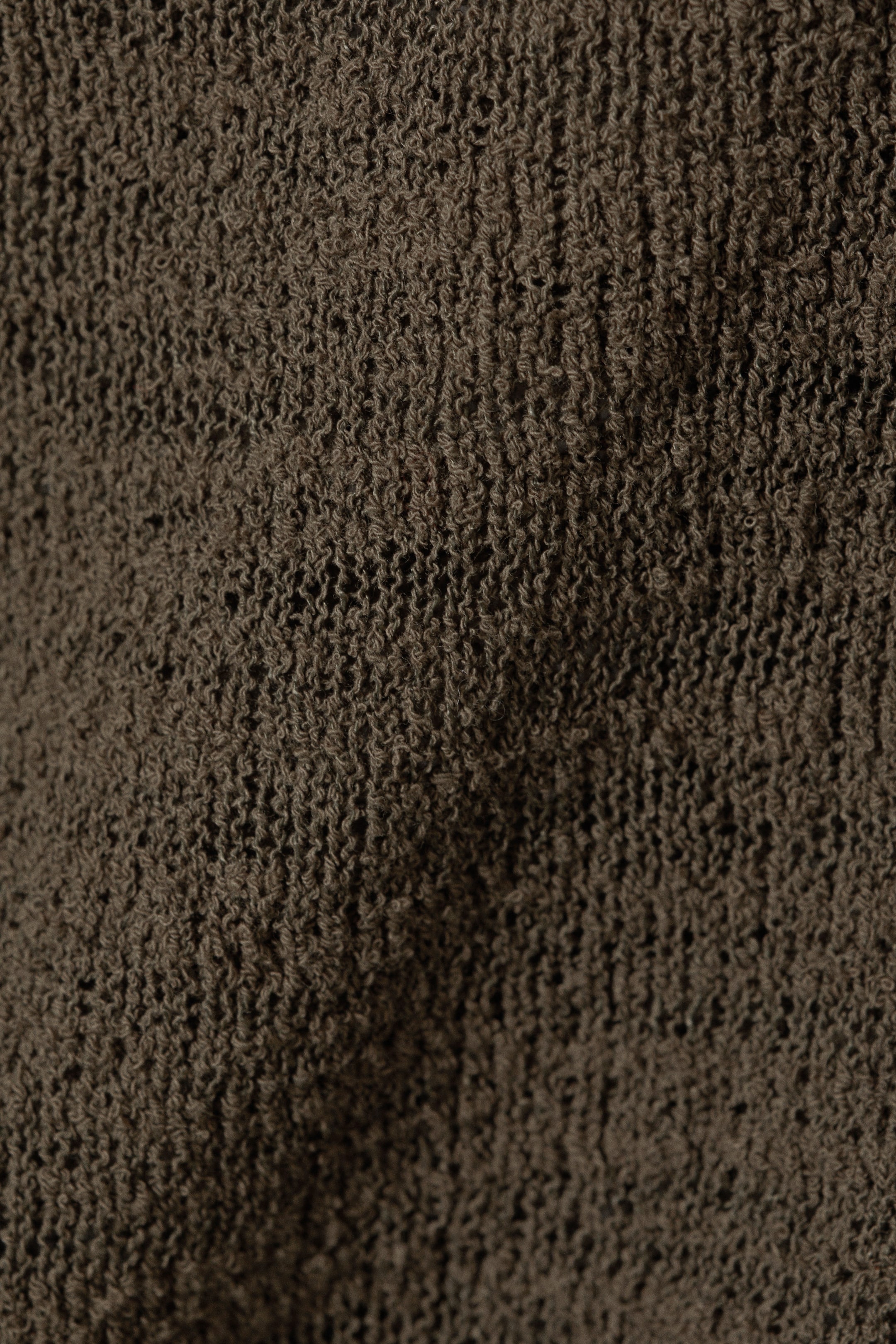 Dunkelbraun - Schulterfreier Strickpullover - 5