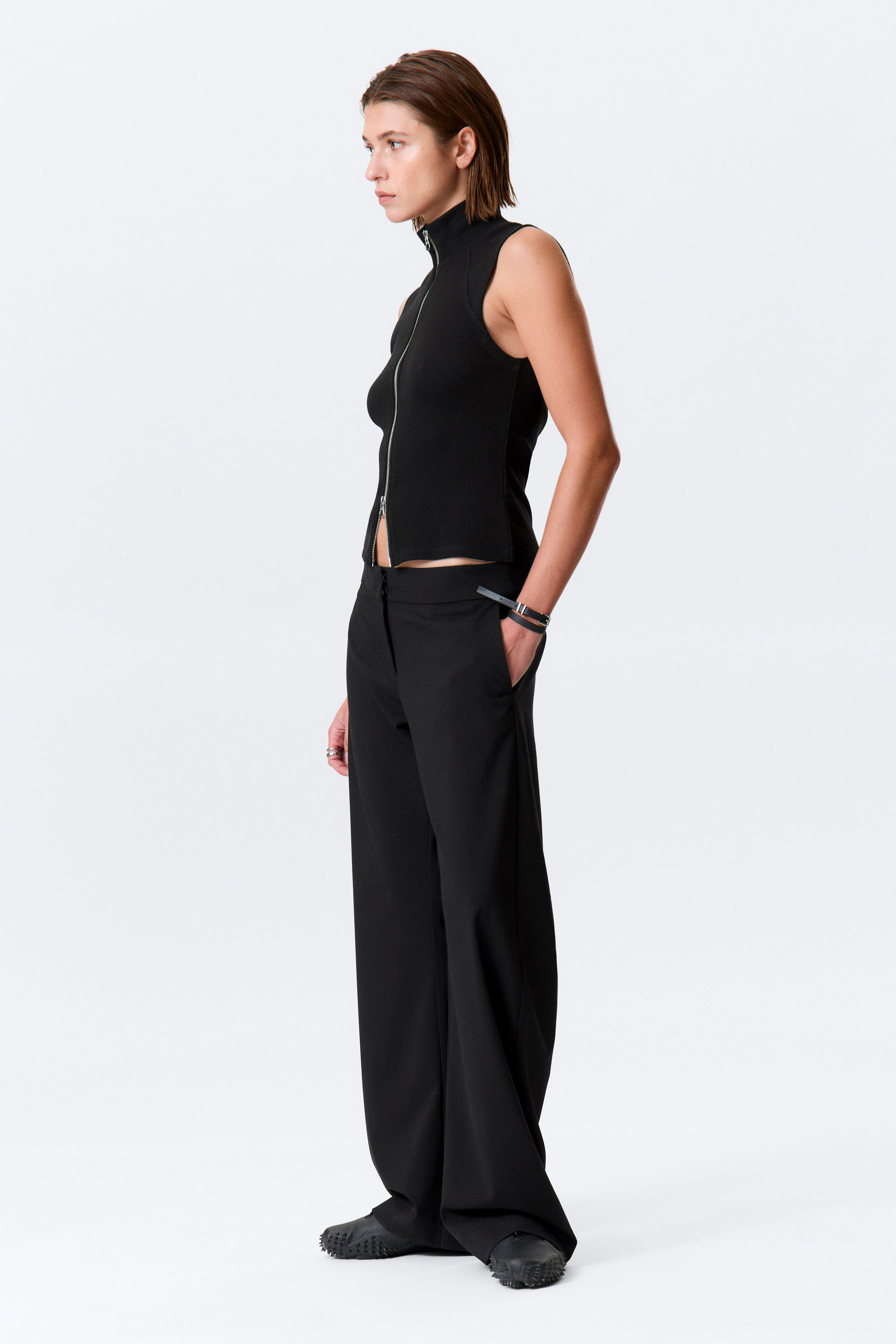 Black - Low-Rise Loose Cocoon Suiting Trousers - 5