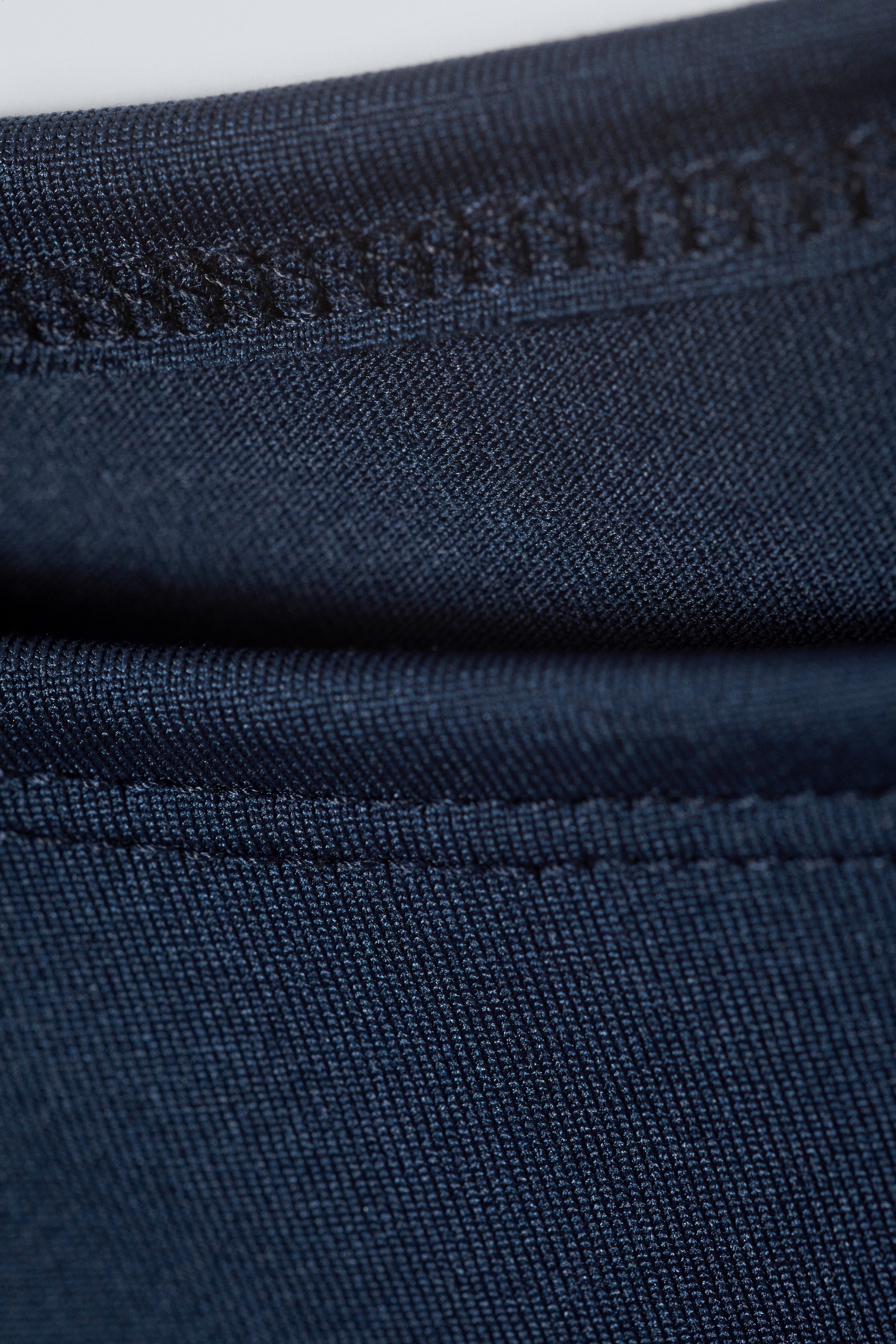 Grösseres Bild ansehen: Ärmelloses Oberteil mit U-Boot-Ausschnitt Annie - Mitternachtsblau - DAMEN | H&M CH 5