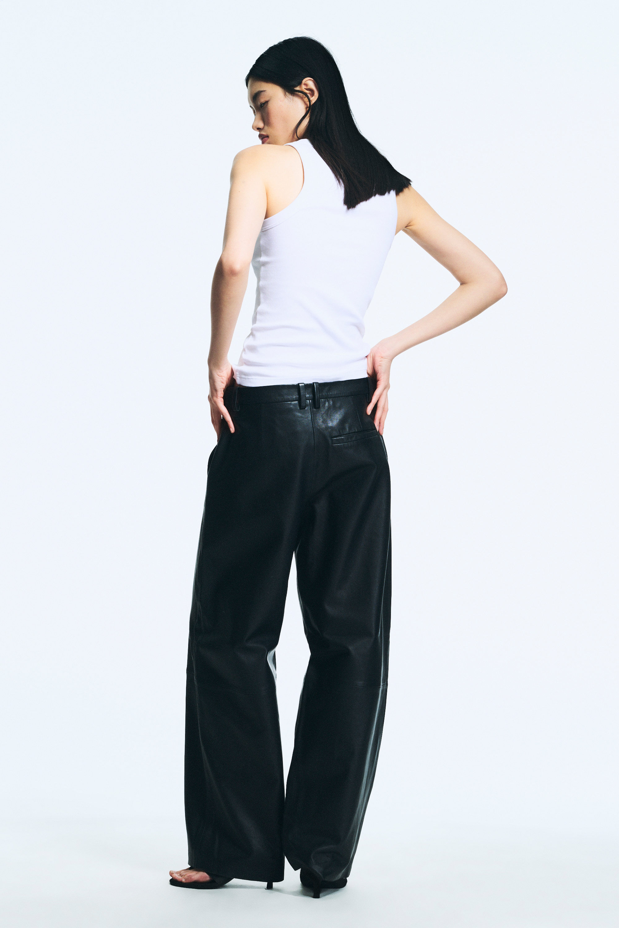 Black - Low Rise Wide Leg Leather Trousers - 4