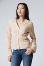 Beige - Gerafftes Popeline-Hemd mit V-Ausschnitt - 0