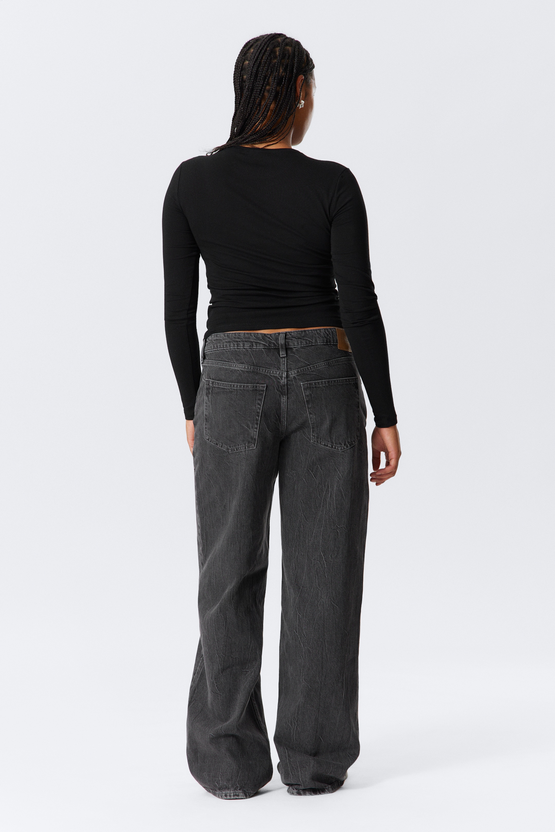Visa större bild: Ample Low Waist Loose Wide Leg Jeans - Risso Black - Black - DAM | H&M SE 4