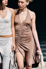 Gewaschenes Braun - Neckholder-Minikleid mit Raffungen - 0