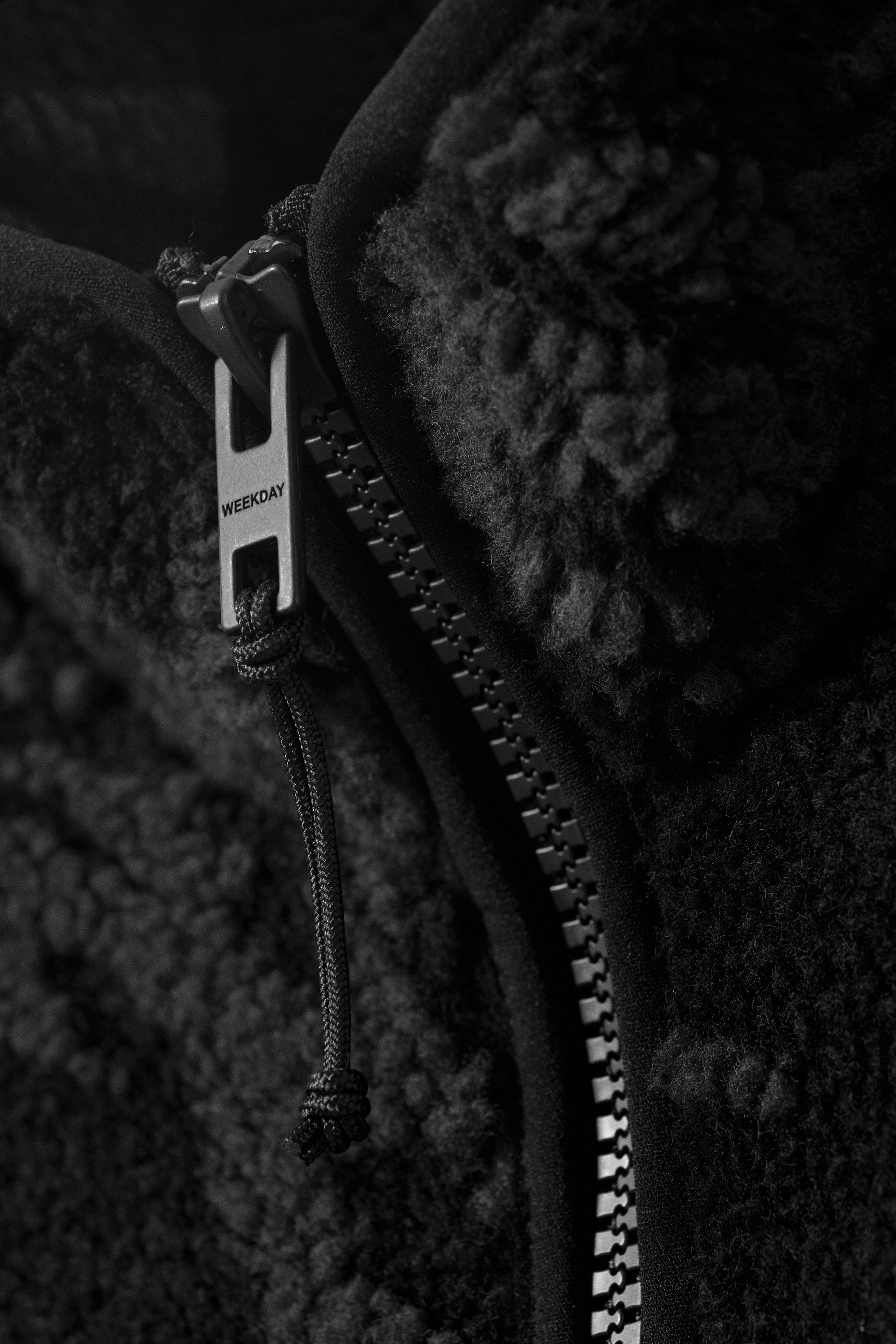 Schwarz - Tribal - Reißverschlussjacke mit Jacquardmuster und Flor - 4