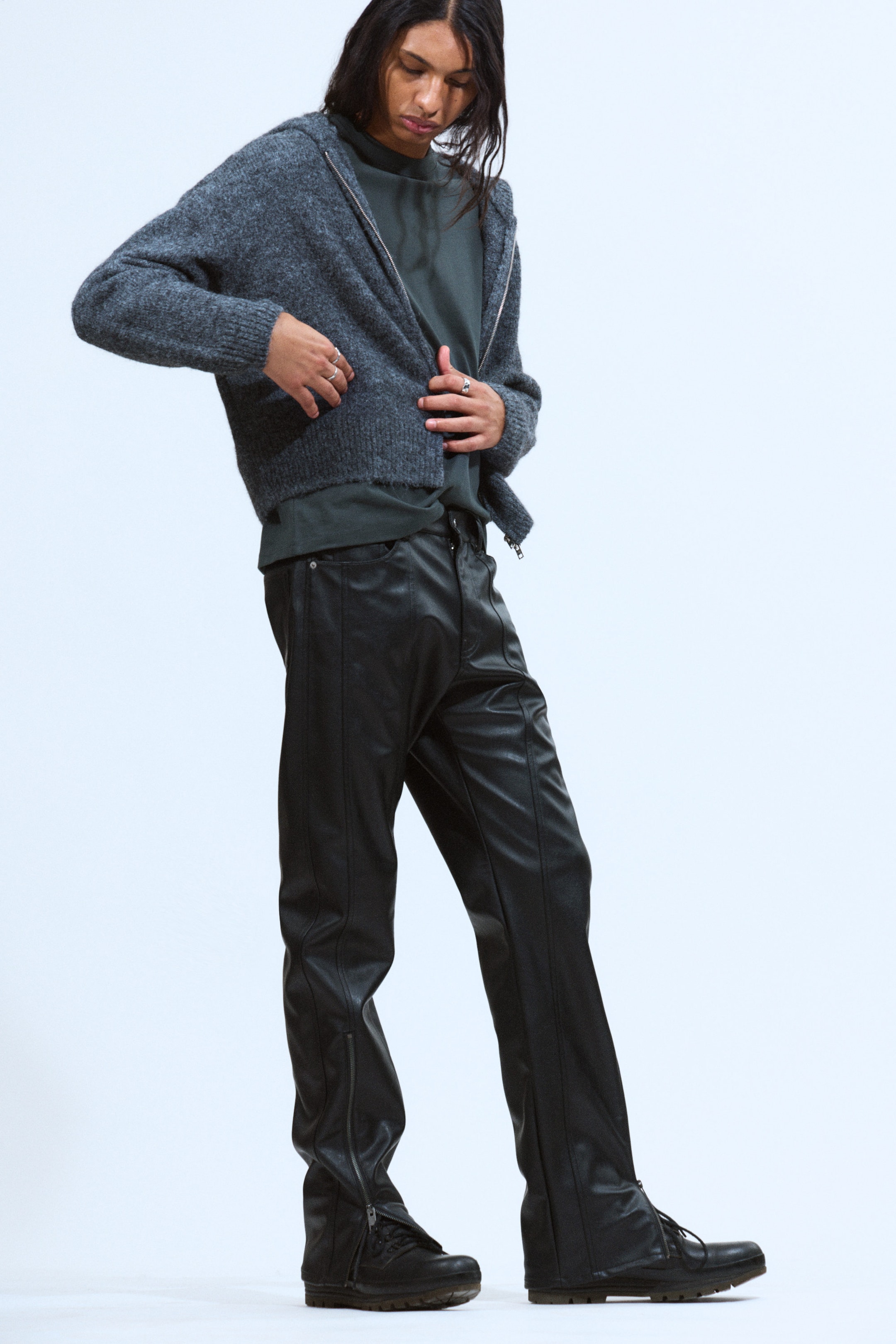 Schwarz - Space Relaxed Faux Leather Zip Hem Trousers - 2