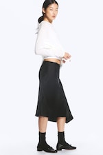 Svart - Satin midi-skjørt med lav midje - 2