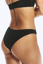 Schwarz - Bikinihöschen mit tiefem Ausschnitt - 1