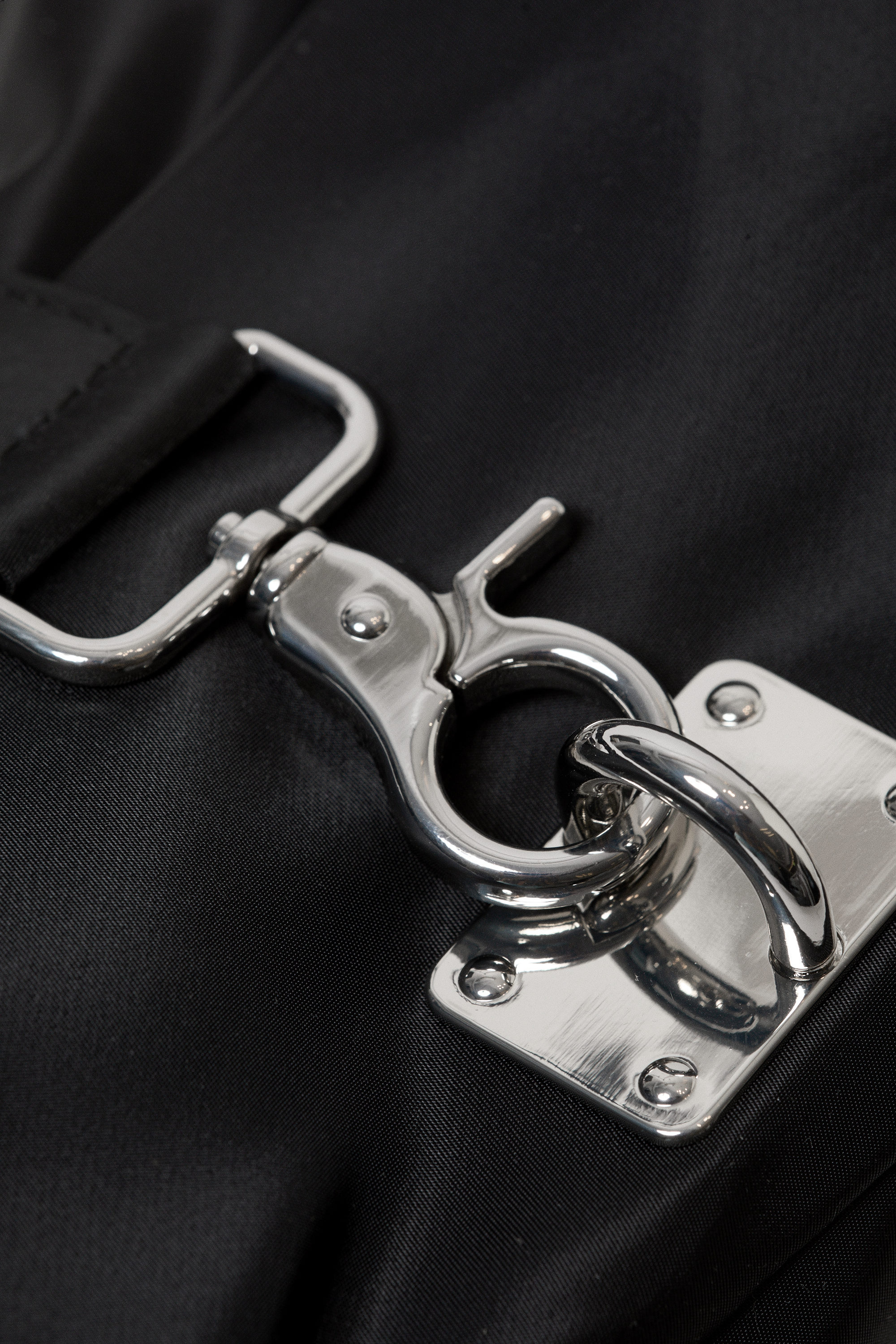 Black - Small Slouched Clasp Shoulder Bag - 4