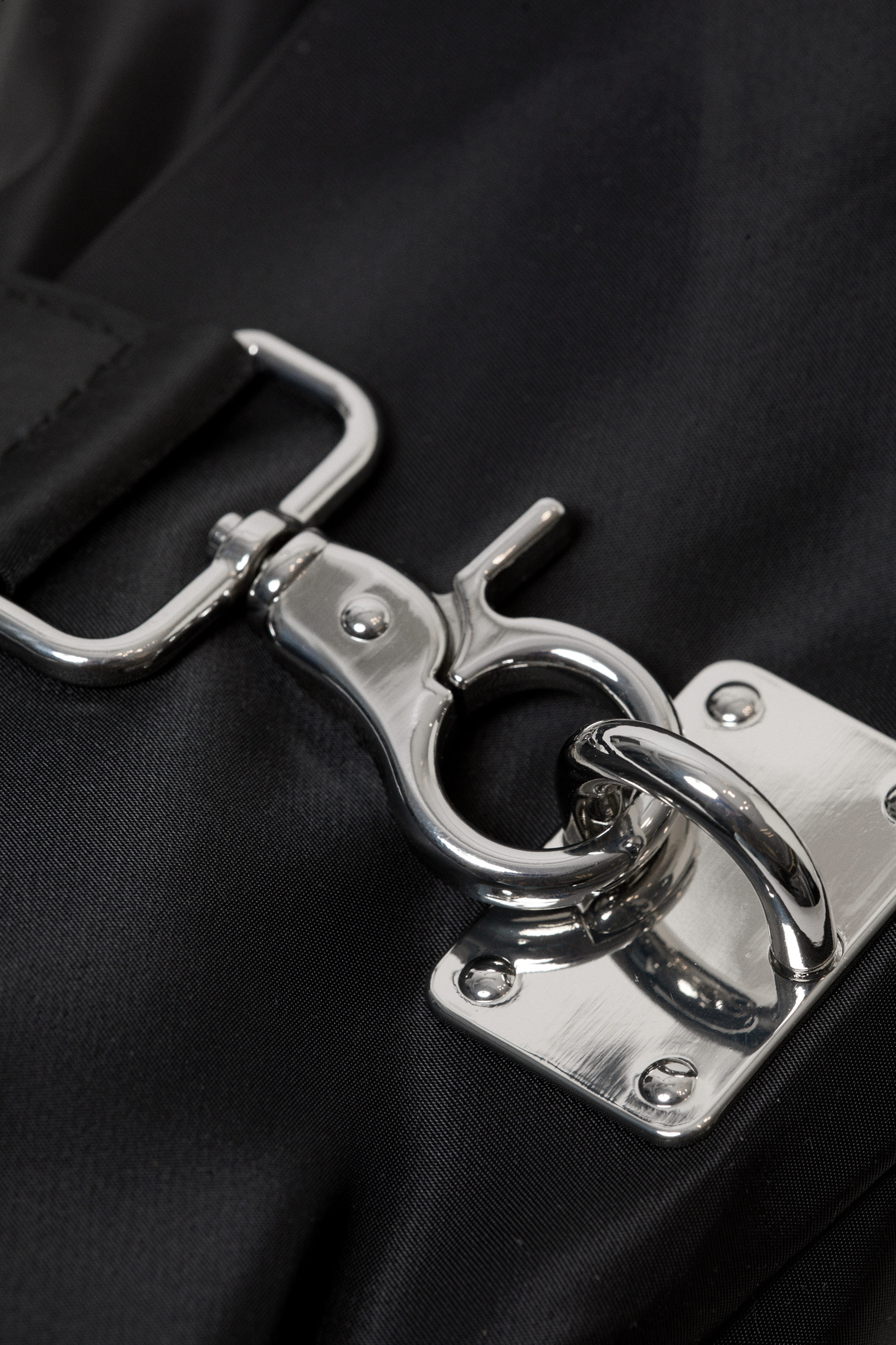 Black - Small Slouched Clasp Shoulder Bag - 5