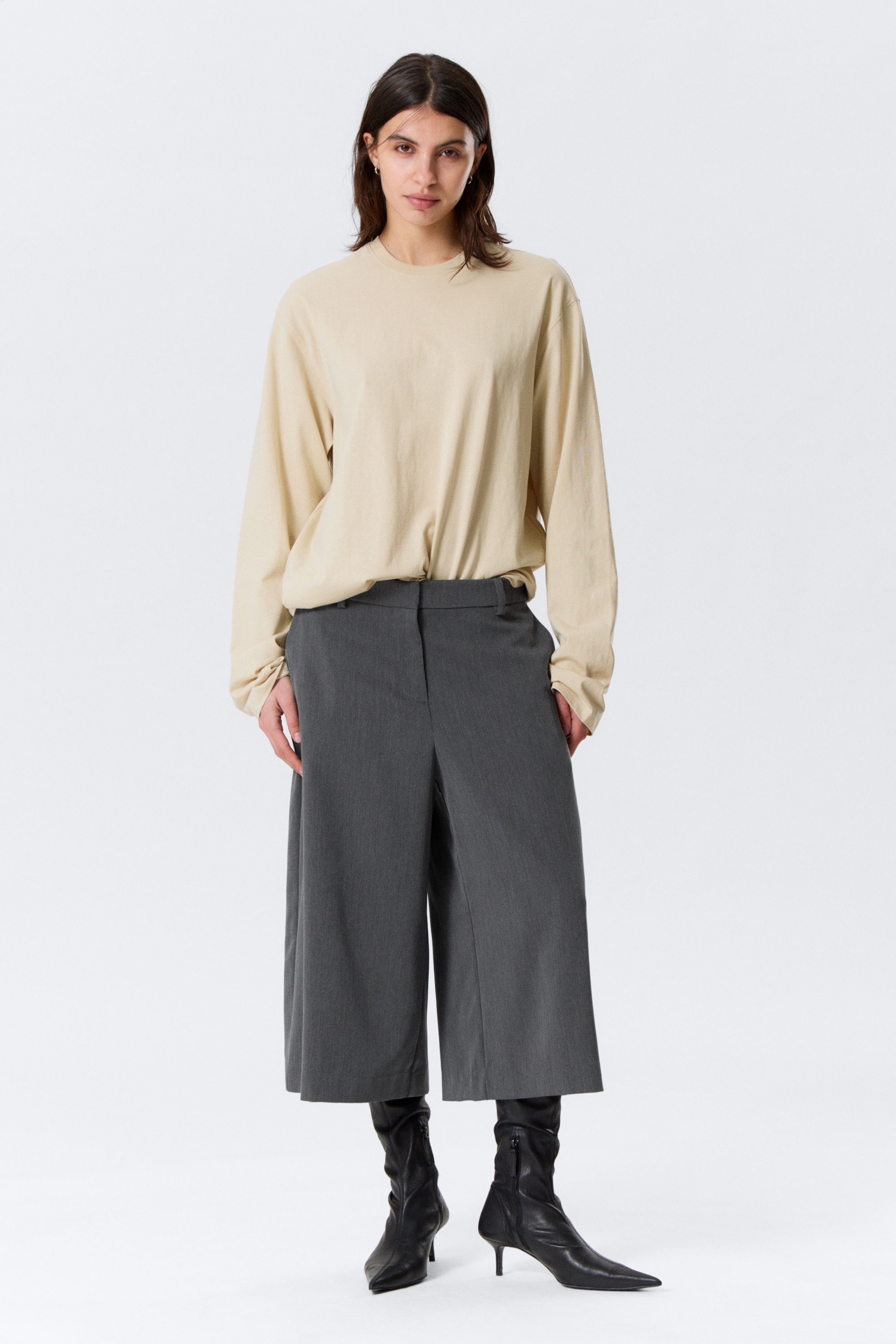 Light Beige - Long-Sleeved Boxy Cotton T-shirt - 2