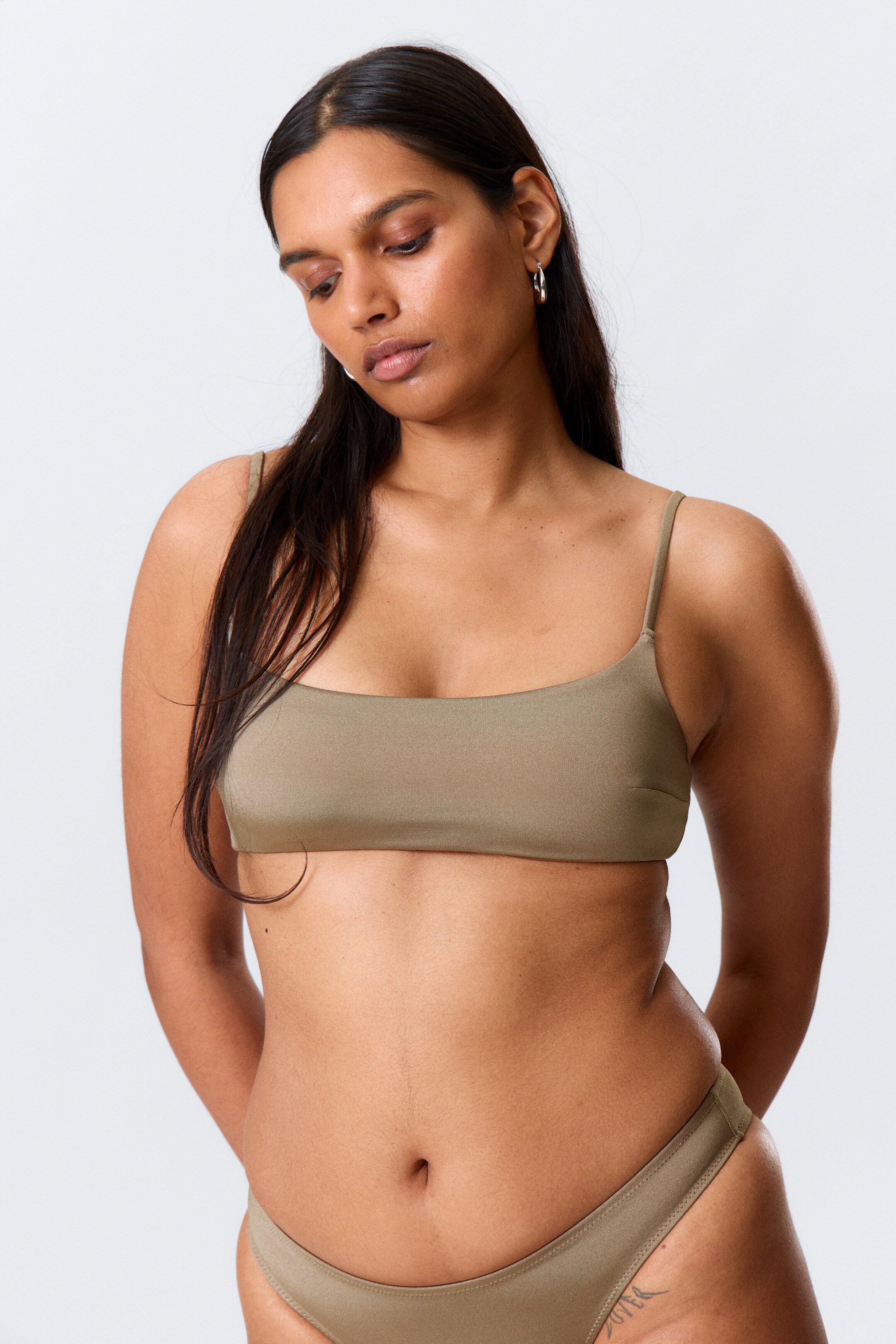 Ingrandisci l'immagine: 2-pack Scoop Neck Bikini Tops - Black & Beige - DONNA | H&M CH 3