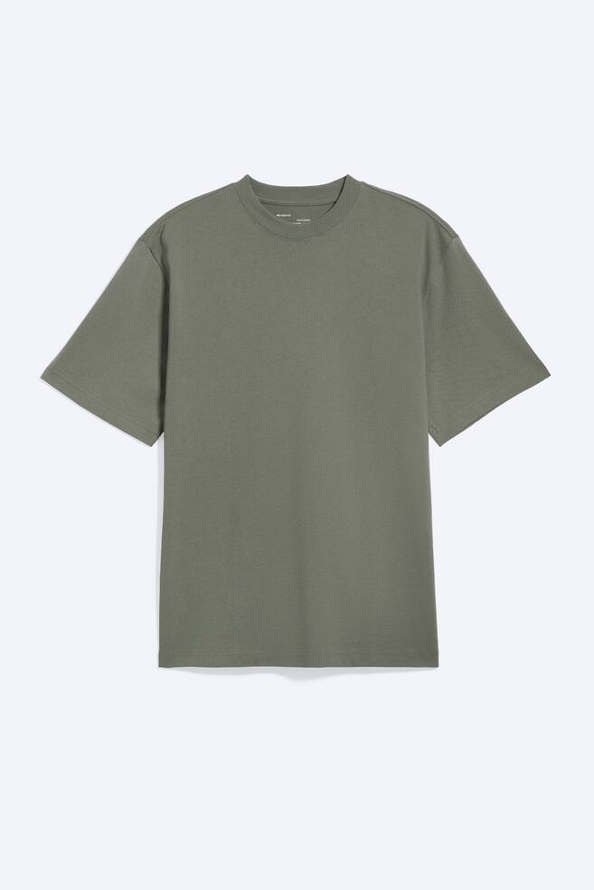 T-SHIRT A VESTIBILITÀ RILASSATA - Verde kaki chiaro polvere/Grigio polvere/Bianco/Nero/Verde scuro - 1
