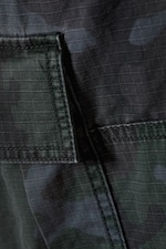 Navy Camo - Ruimvallende knielange cargoshort met halfhoge taille - 5