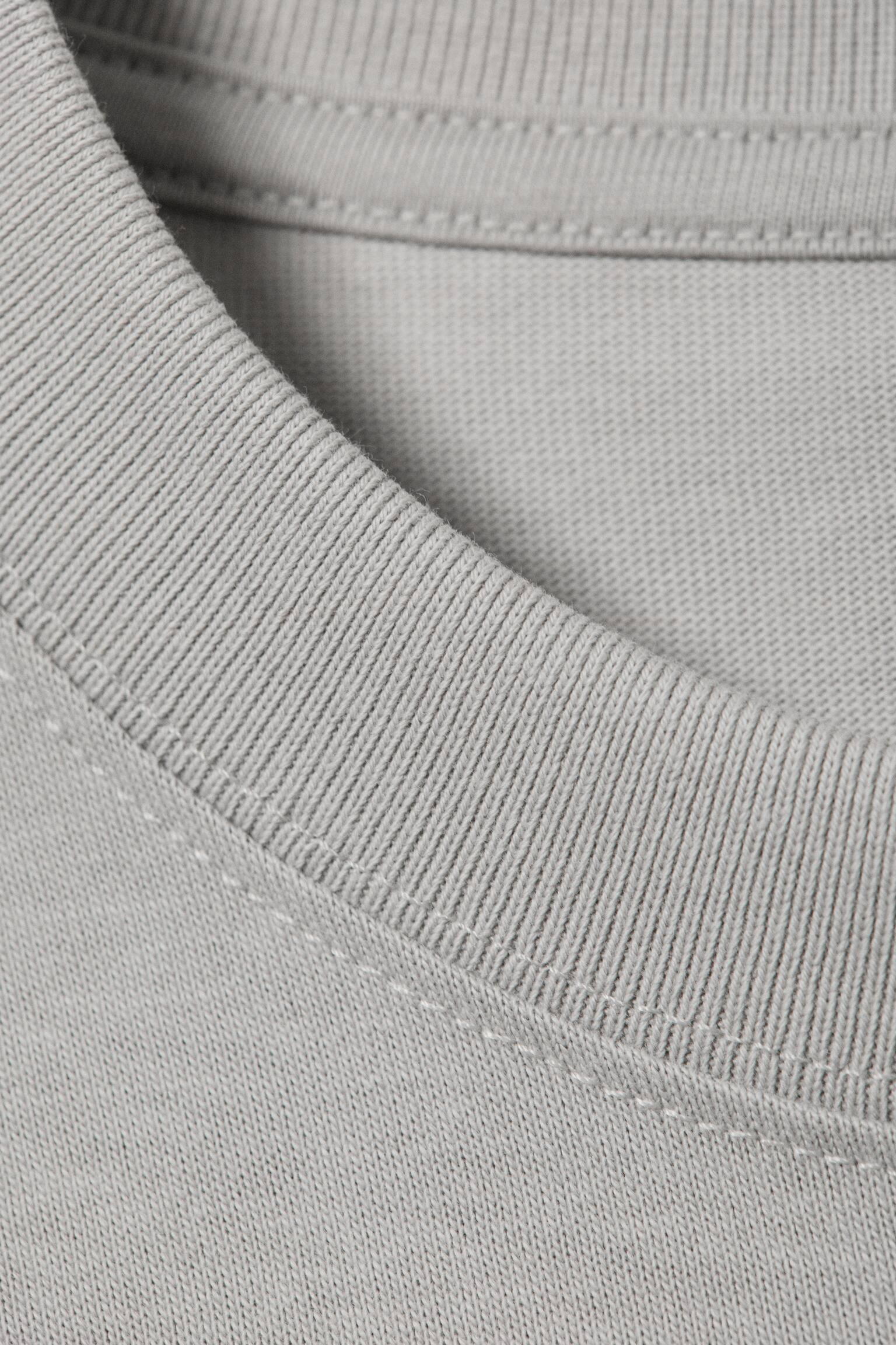 T-shirt de Manga Comprida Boxy Solta - Mole claro empoeirado/Preto/Branco/Azul-marinho escuro/Azul com lavagem/Riscas em azul e branco/Riscas Brancas e Azul-Marinho/Castanho escuro às riscas/Castanho escuro/Verde-escuro/Cinzento sujo - 3