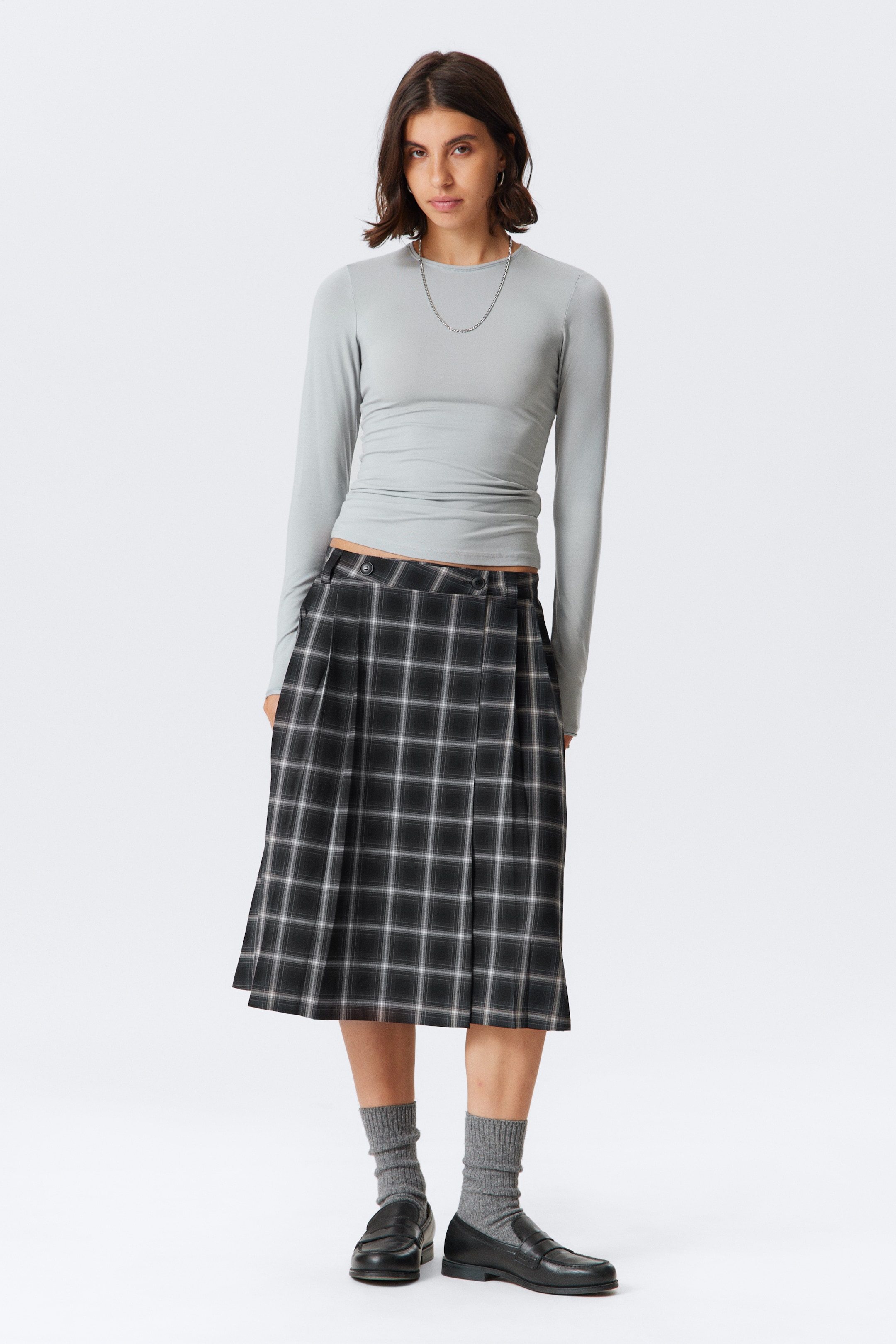 Größeres Bild anzeigen: Longsleeve-Top aus Lyocell mit schmaler Passform - Grau mit leichtem Blaustich - Ladies | H&M AT 2