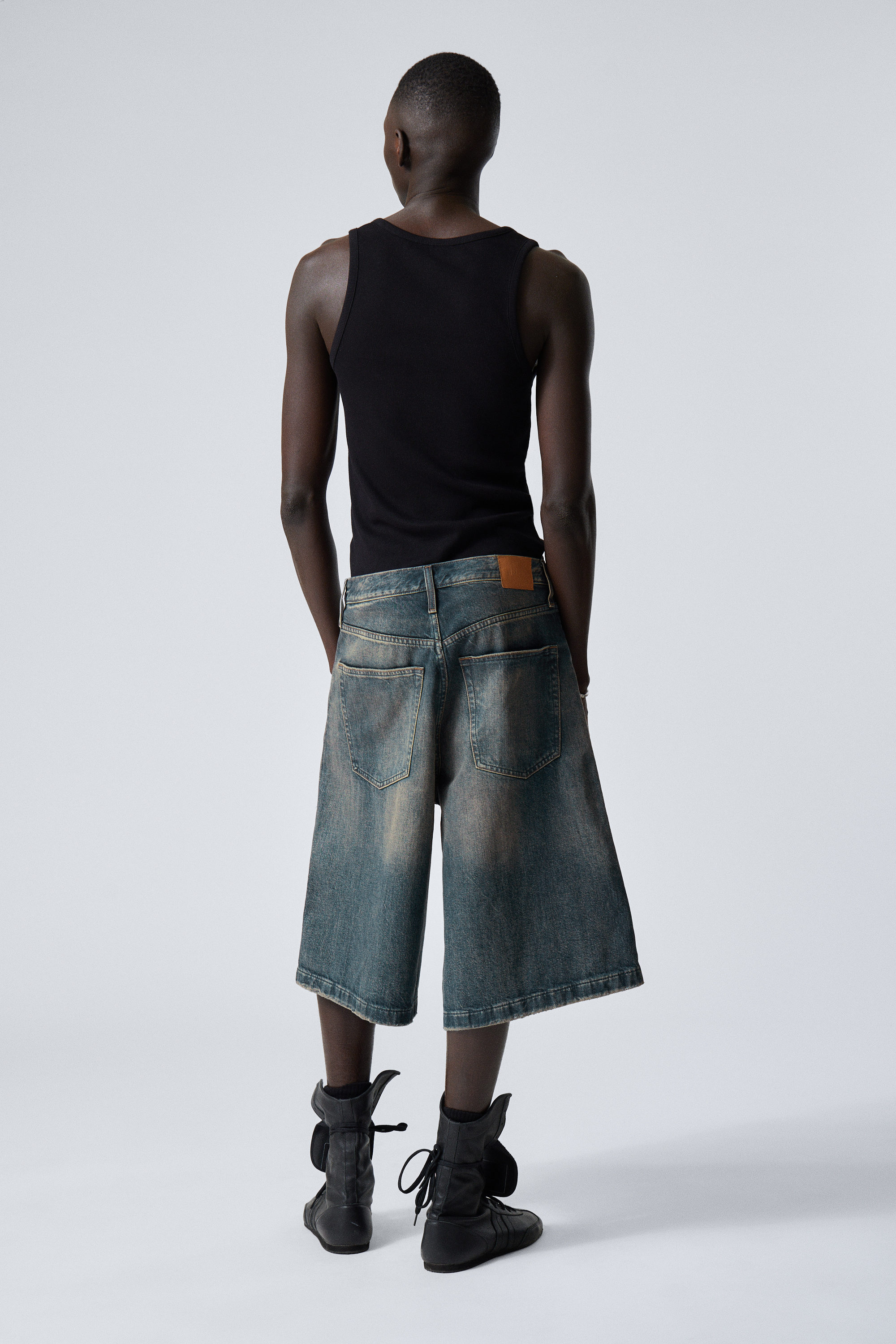 Baltic Blue - Donkerblauw - Cosmos ruimvallende denim short - 12