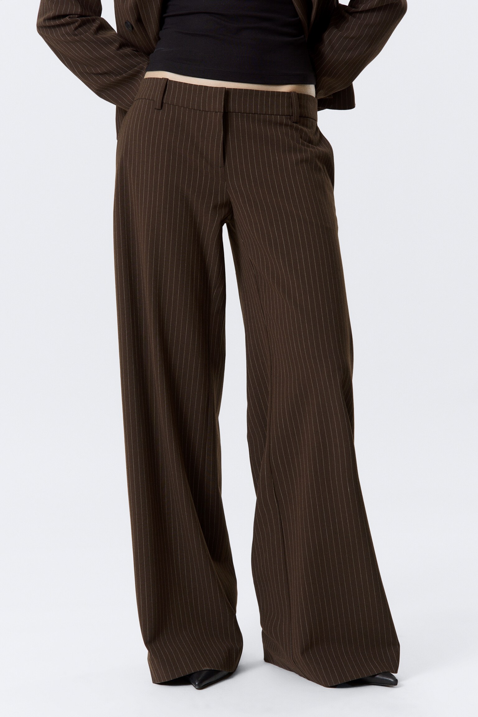 Wijd uitlopende pantalon met lage taille - Gestreept donkerbruin/Zwart - 5