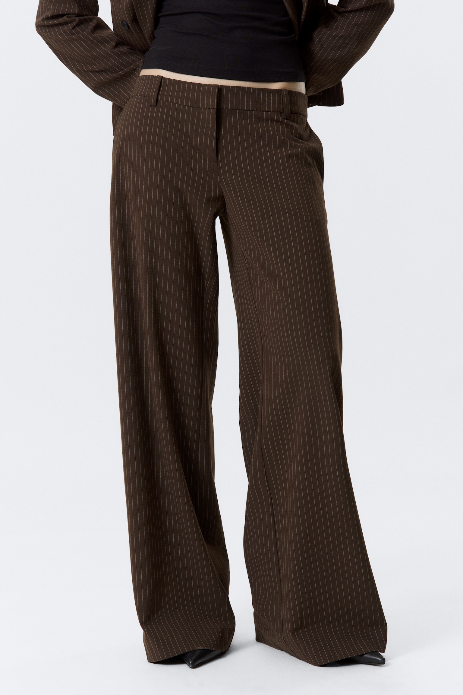 Pantalon de costume évasé taille basse - Marron foncé rayé/Rayé Noir/Noir - 3