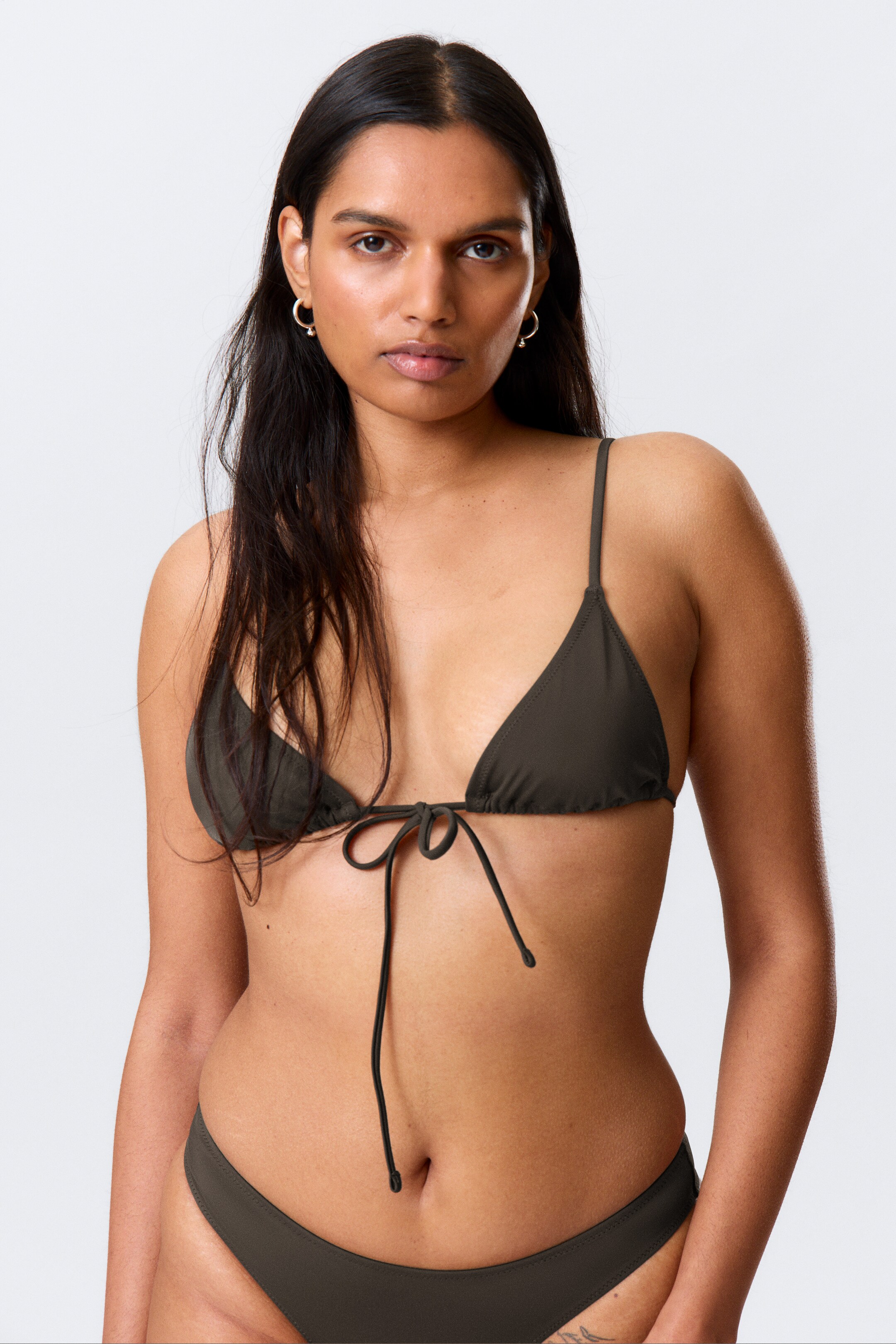 Se større billede: Trekantet bikinitop - Mørkebrun - DAME | H&M DK 2