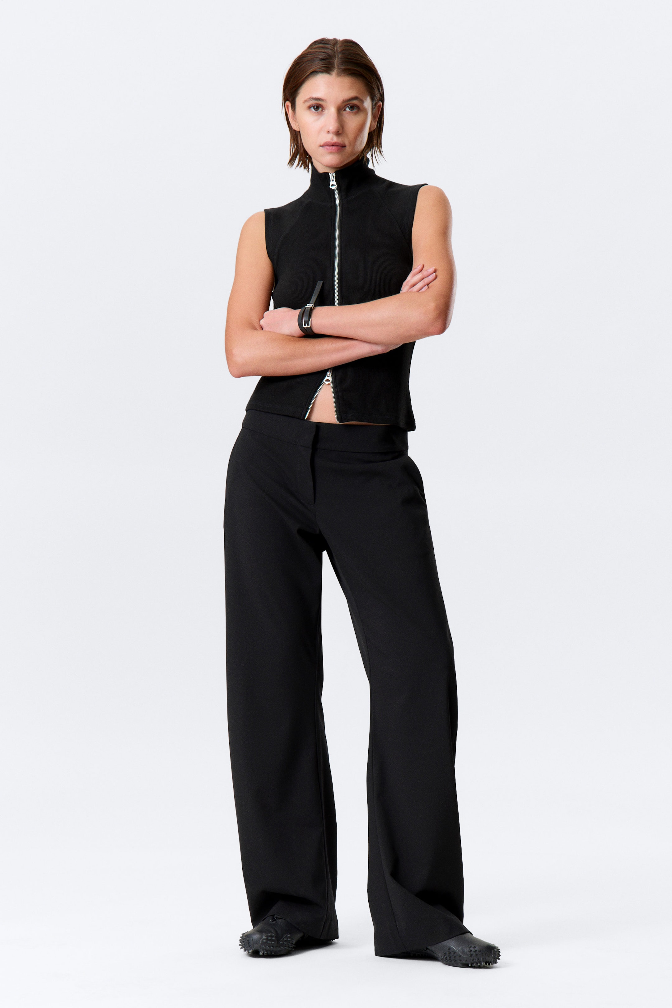 Black - Low-Rise Loose Barrel Suiting Trousers - 4