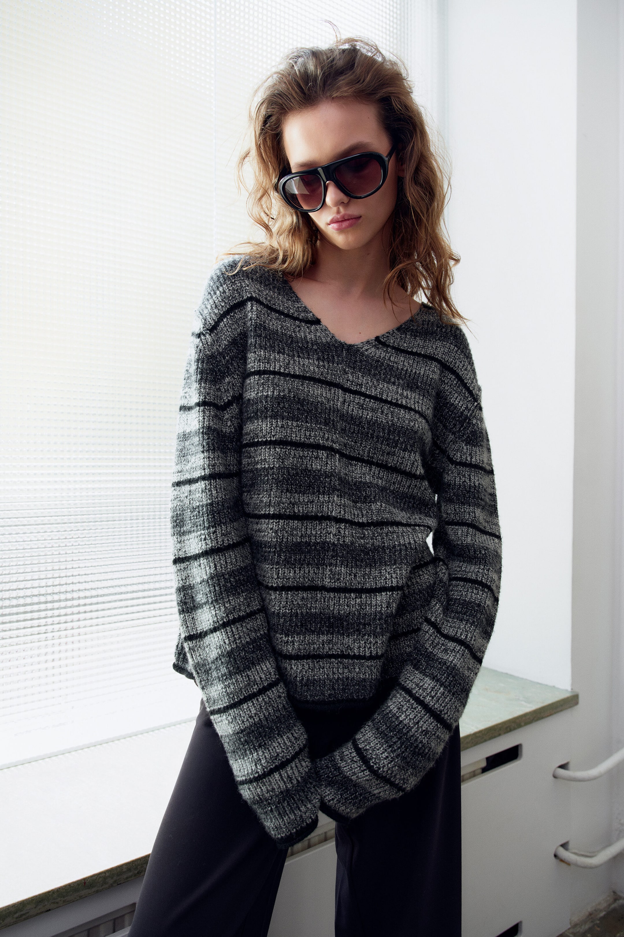 Dark Grey Melange - V-neck jumper - 2