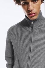 Ljus dimgrå - Avslappnad stickad zip-cardigan med hög krage - 2