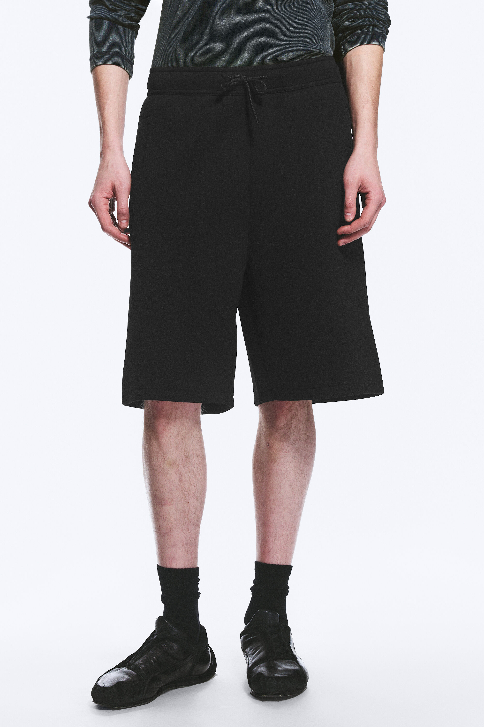 loose fit scuba shorts - Black | Weekday EU