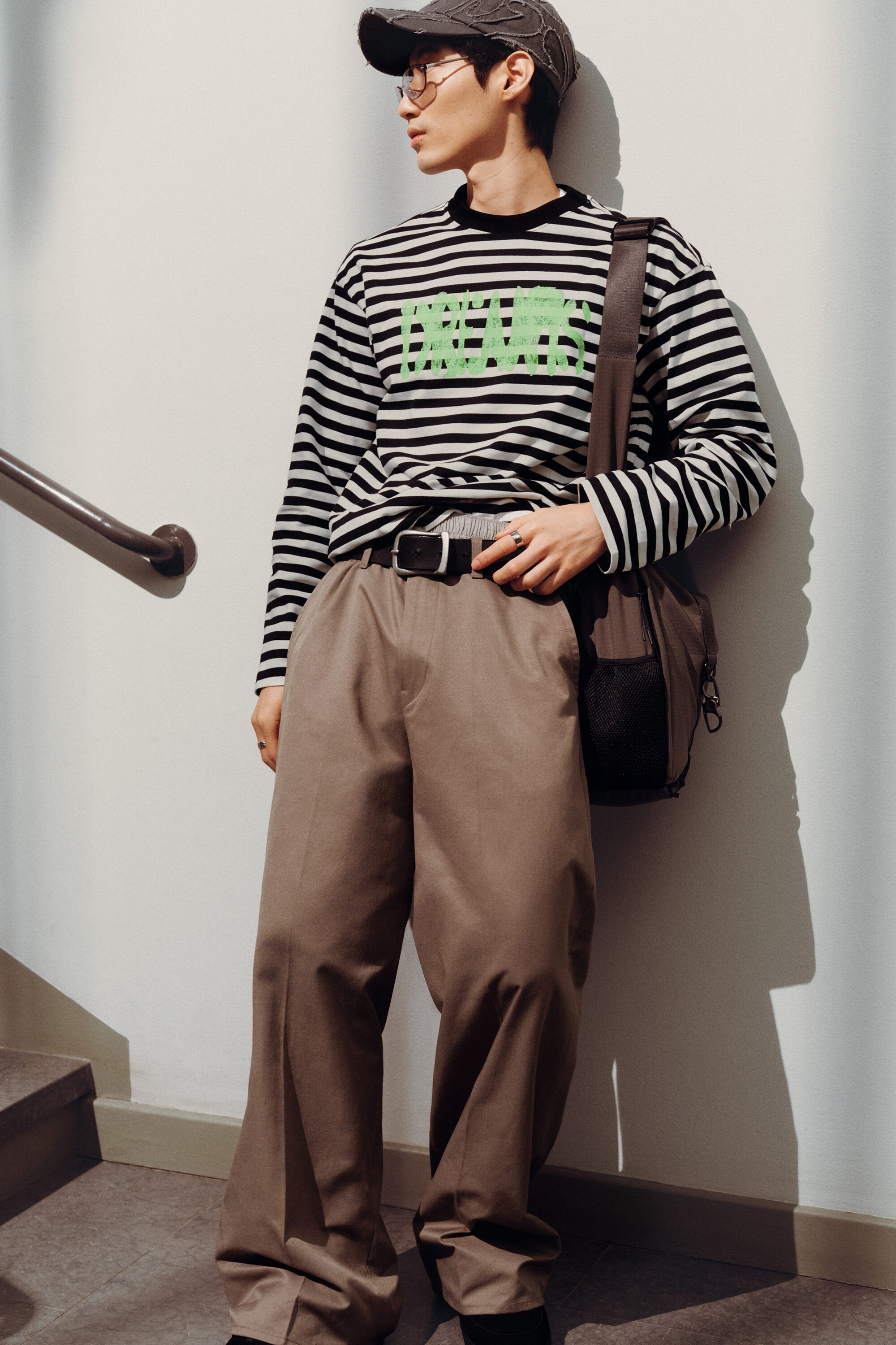 emil loose fit chino trousers - Dusty Mole | Weekday WW