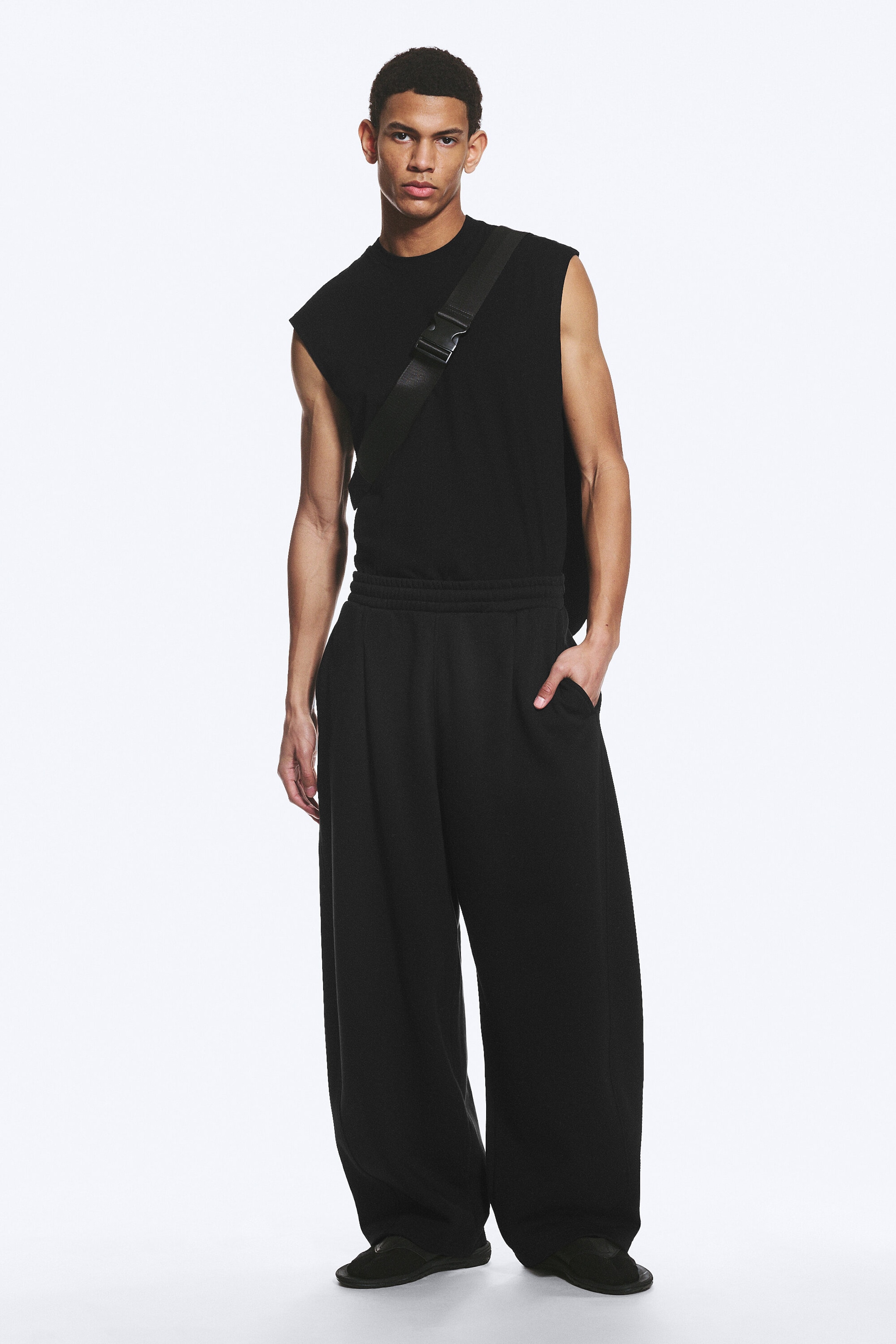 Donkerzwart - Loose Pleated Sweatpants - 1