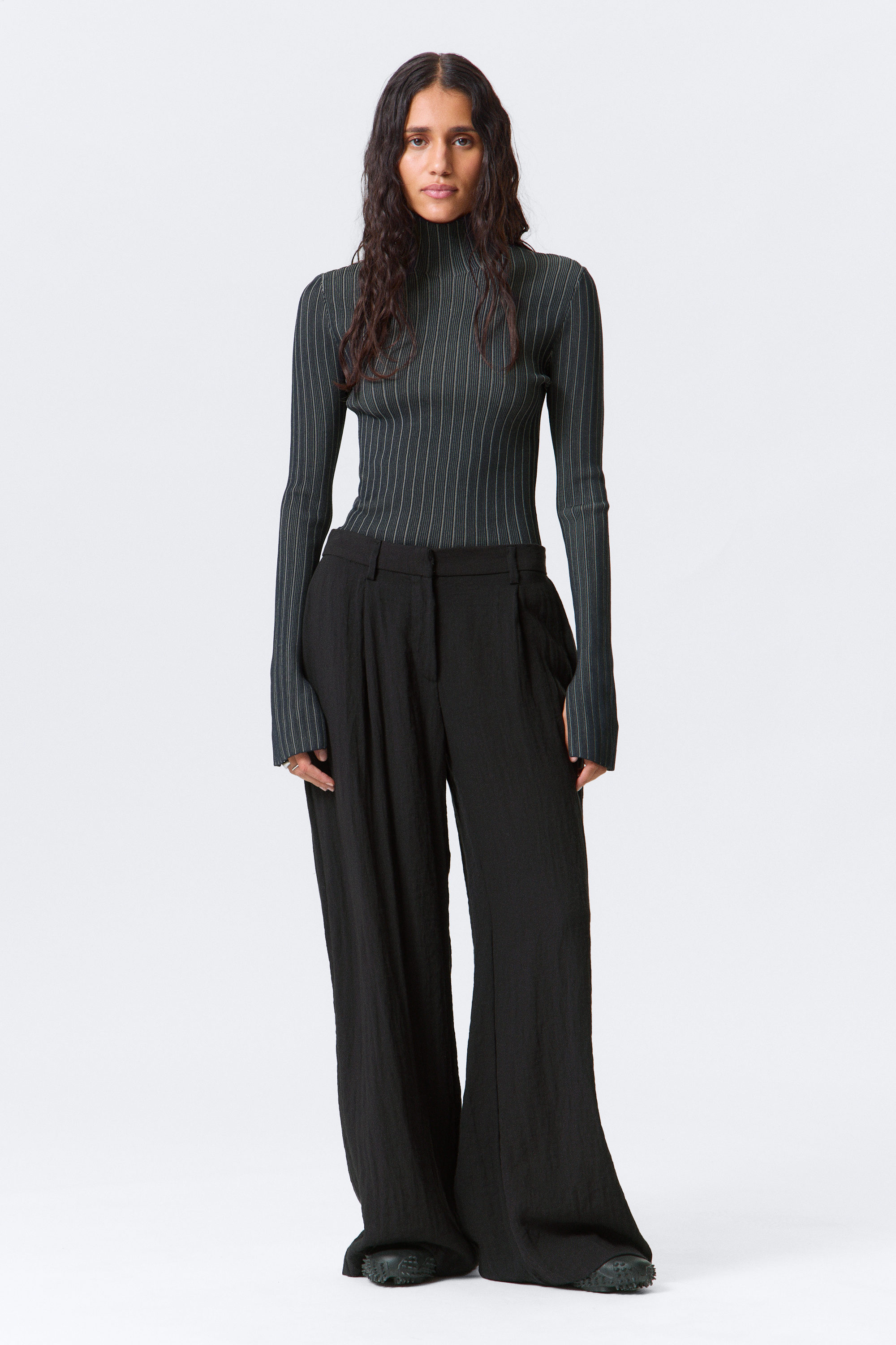 Black - Low Rise Wide Leg Crinkled Trousers - 1
