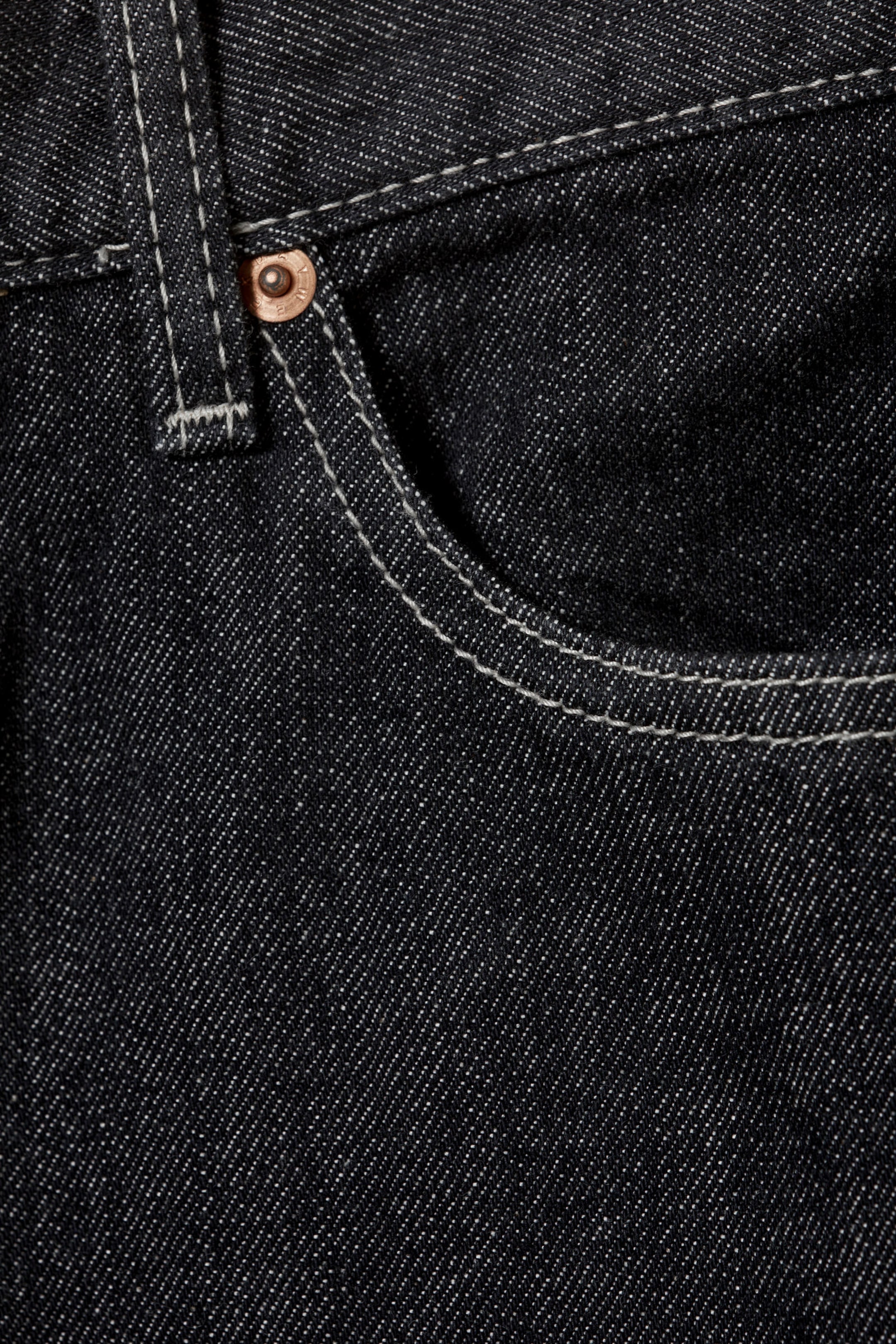 Zwart met spoeling - Ruimvallende jeans met rafels en gedraaide naden - 2