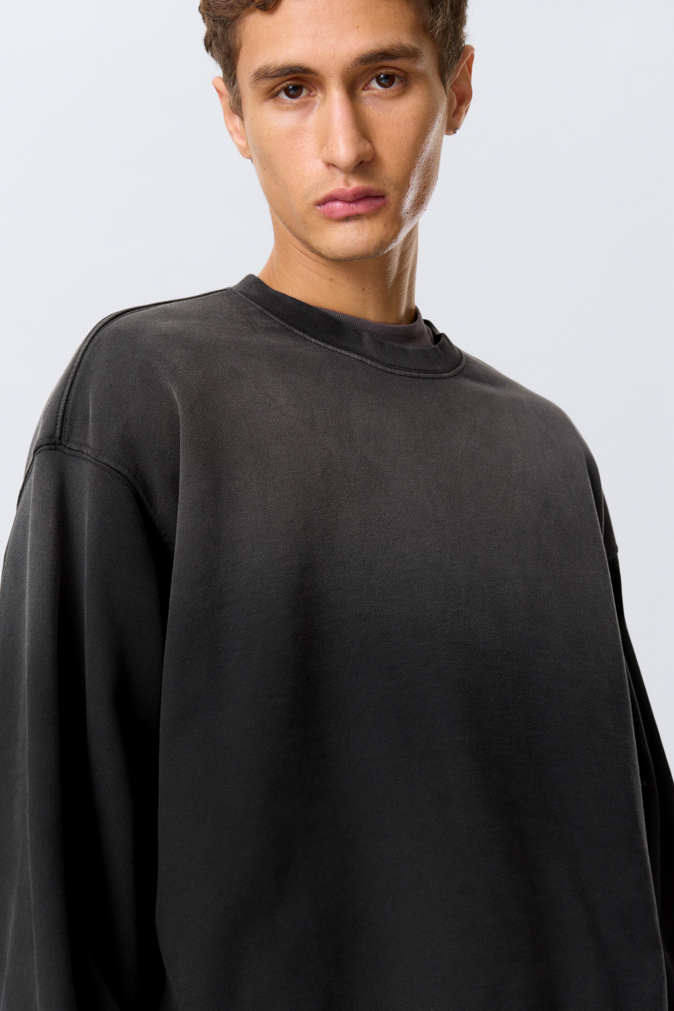 Nagyobb kép megtekintése: Boxy distressed pulóver - Faded Black - FÉRFI | H&M HU 2