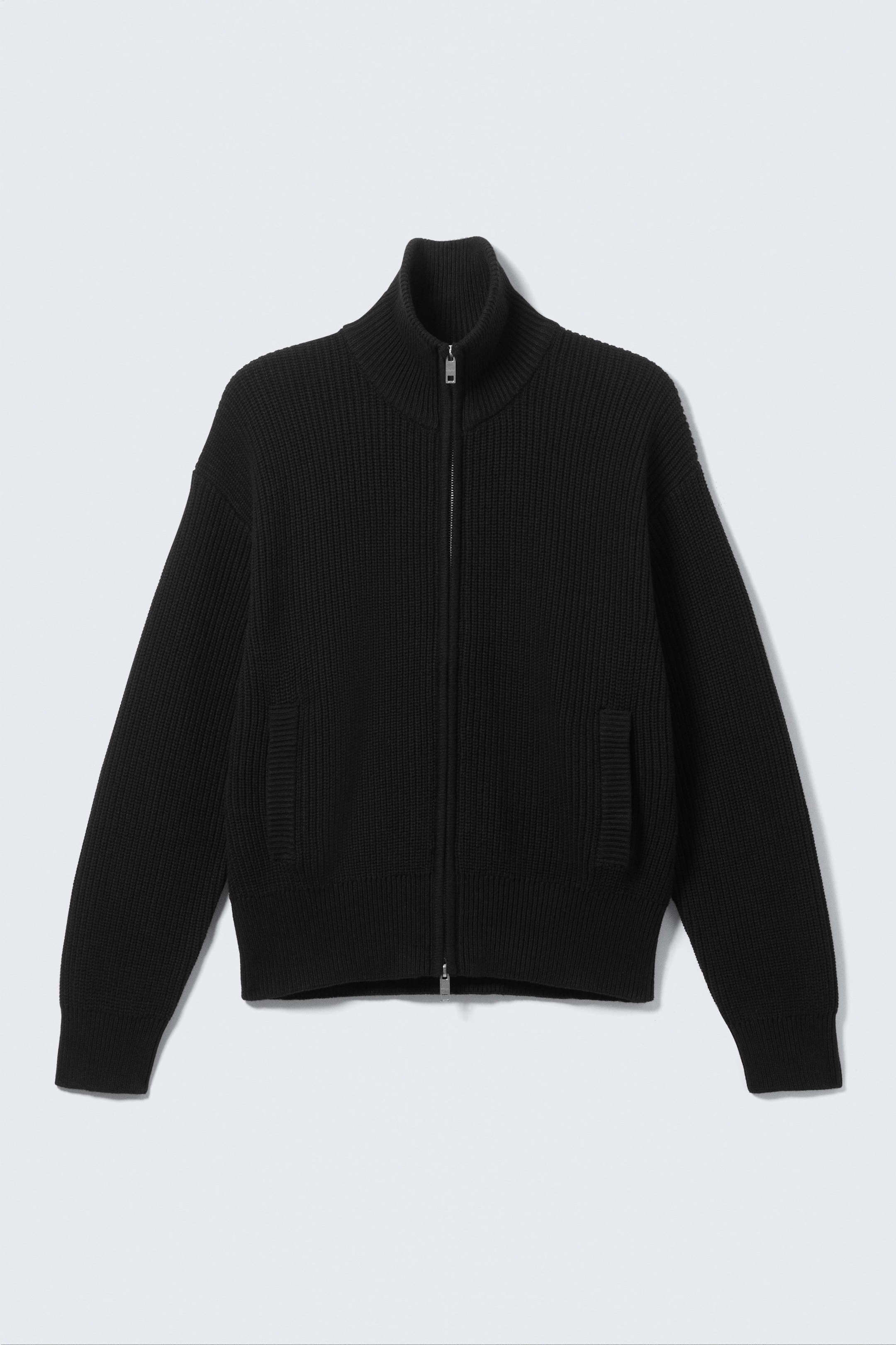 Schwarz - Entspannte Zip-Strickjacke mit hohem Kragen - 4