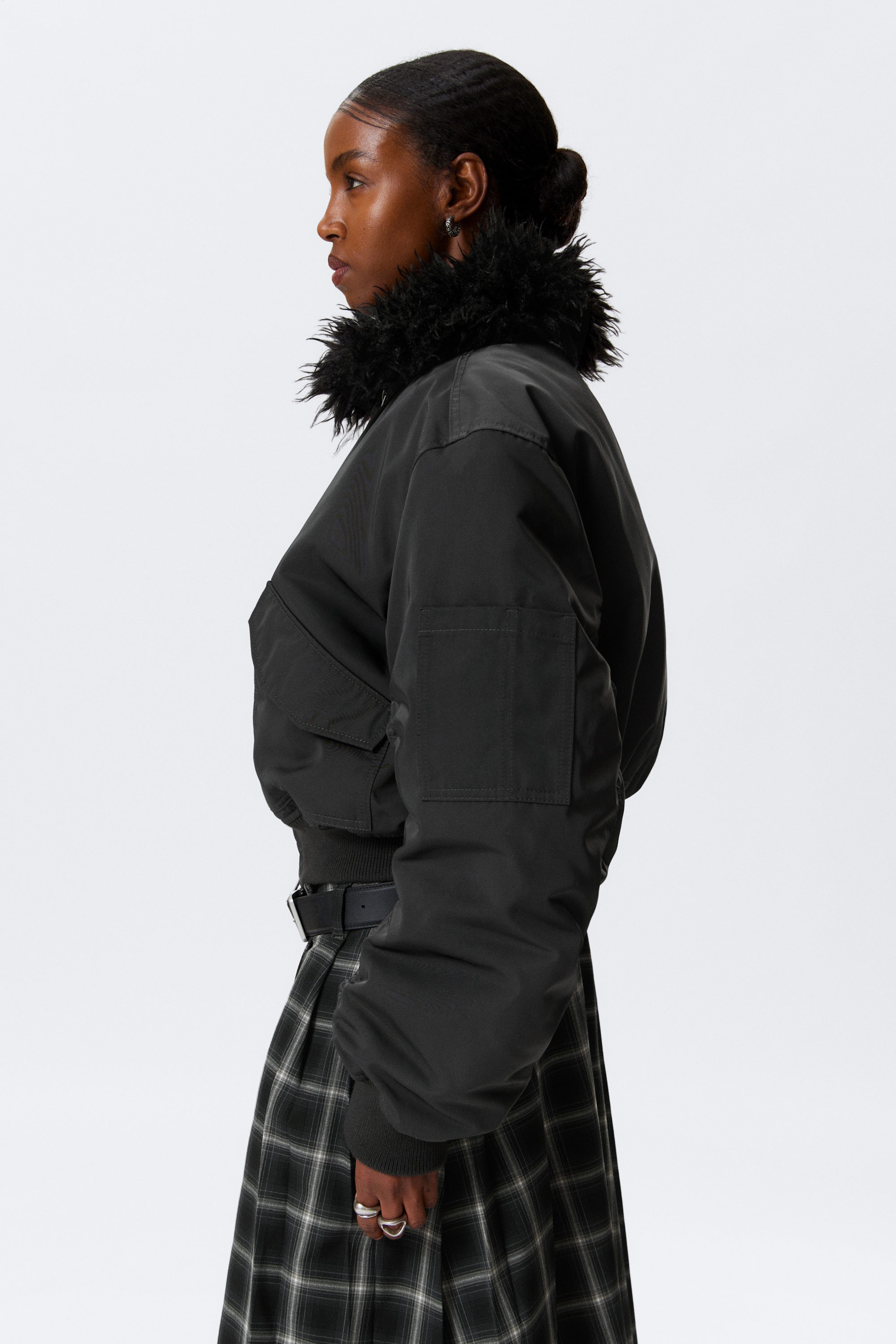 Dunkelgrau - Bomberjacke mit Kunstpelzkragen - 3