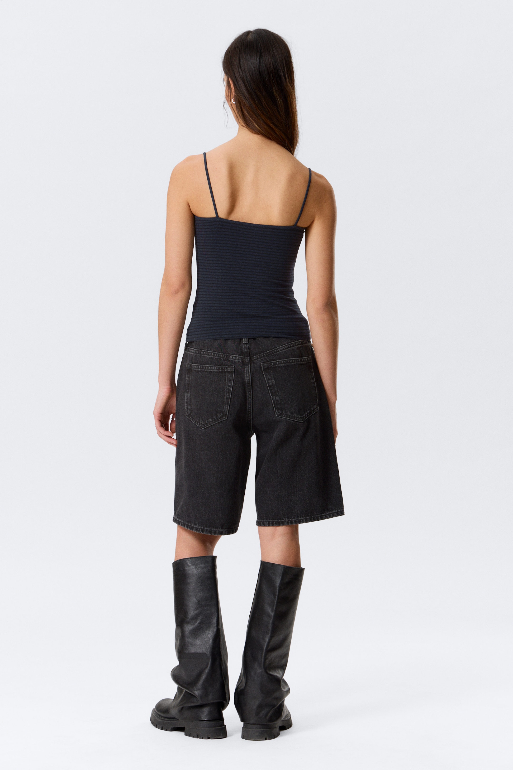 Dunkelblau gestreift - Schlankes Baumwoll-Unterhemd mit V-Ausschnitt - 2