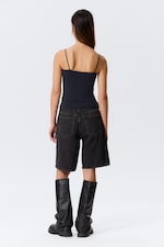 Dunkelblau gestreift - Schlankes Baumwoll-Unterhemd mit V-Ausschnitt - 2