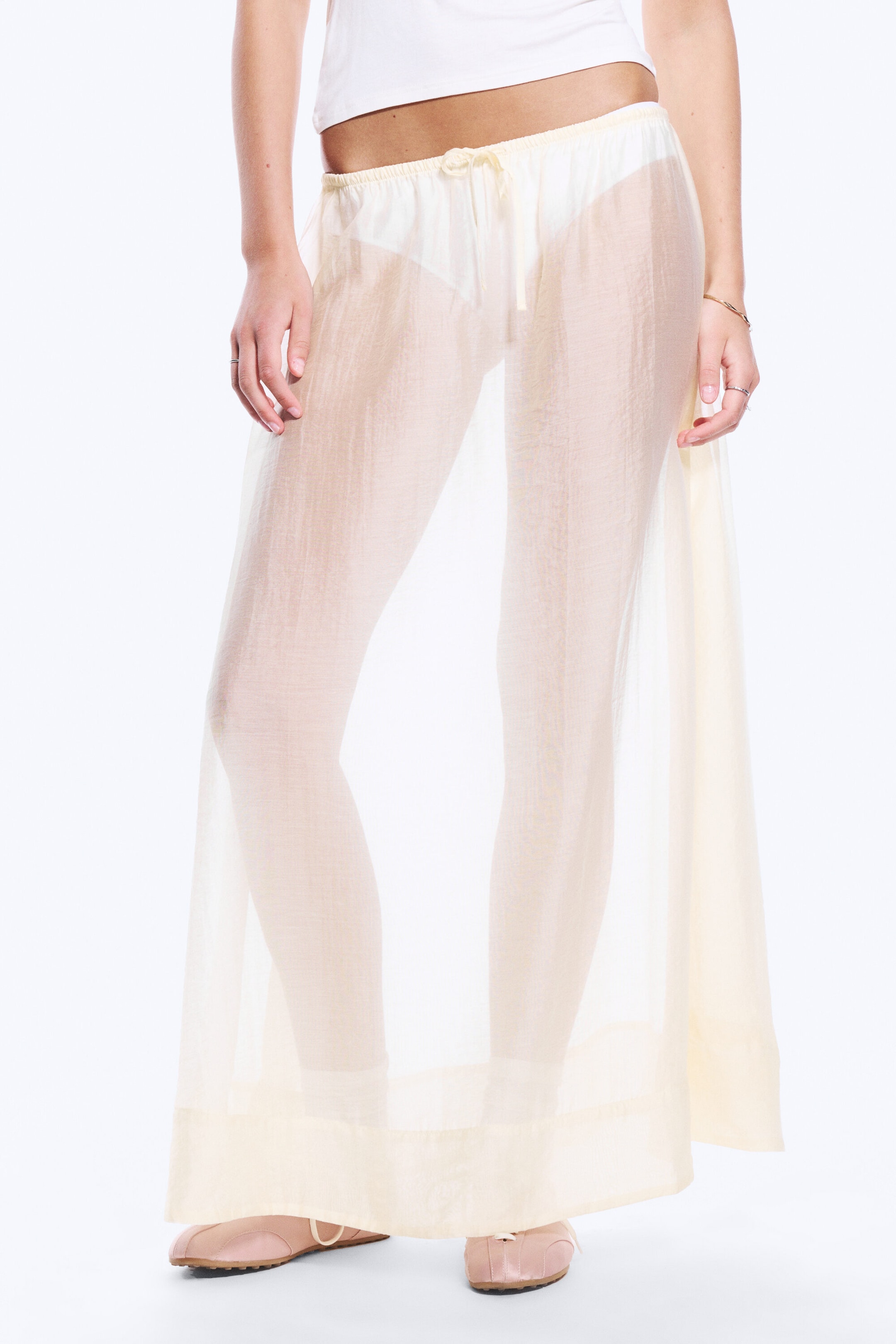 Transparentes Cremeweiß - Maxirock mit niedrigem Bund aus Lyocell - 2