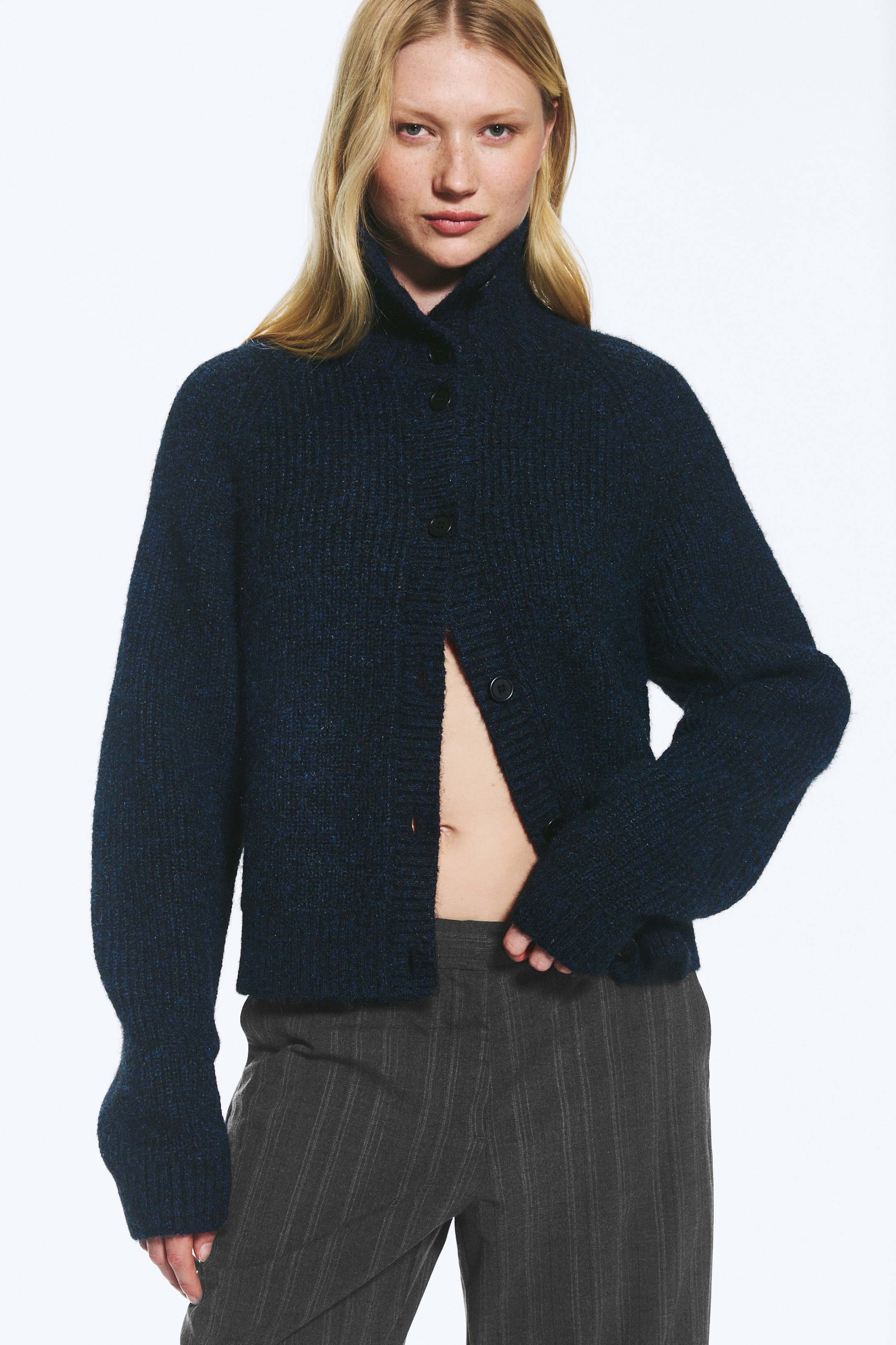 Näytä suurempi kuva: Buttoned cardigan - Dark Blue - NAISET | H&M FI 1