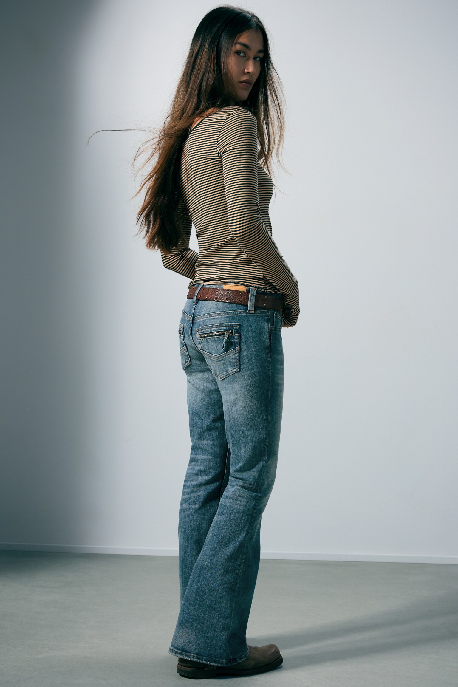 Low Rise Slim Flared Leg Jeans - Radio Blue - Mittelblau - 1