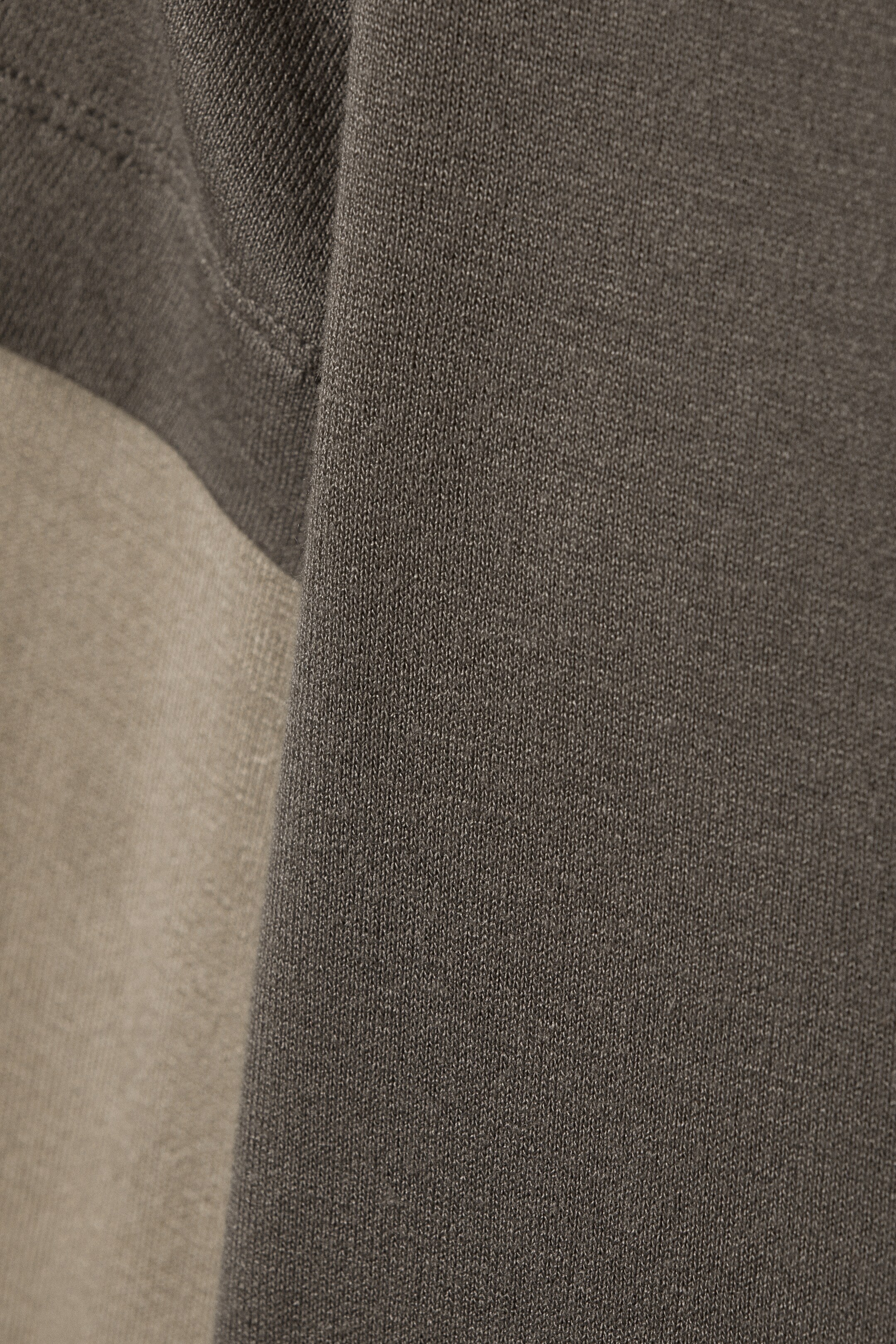 Zobrazit větší obrázek: Slim Double-Layered Long-Sleeved T-shirt - Dark Mole - ŽENY | H&M CZ 2