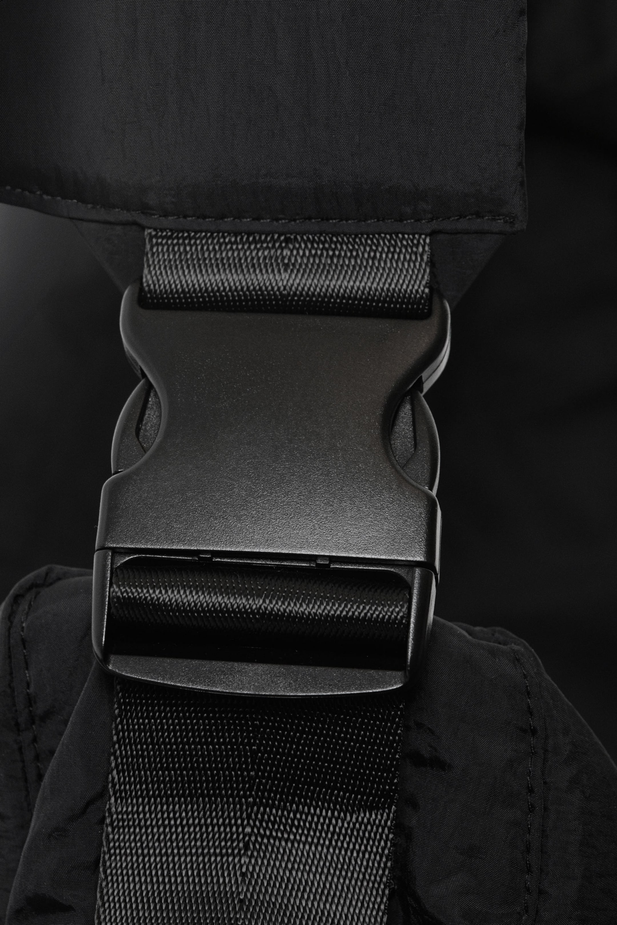 Svart - Samir stor vadderad crossbody-väska - 3