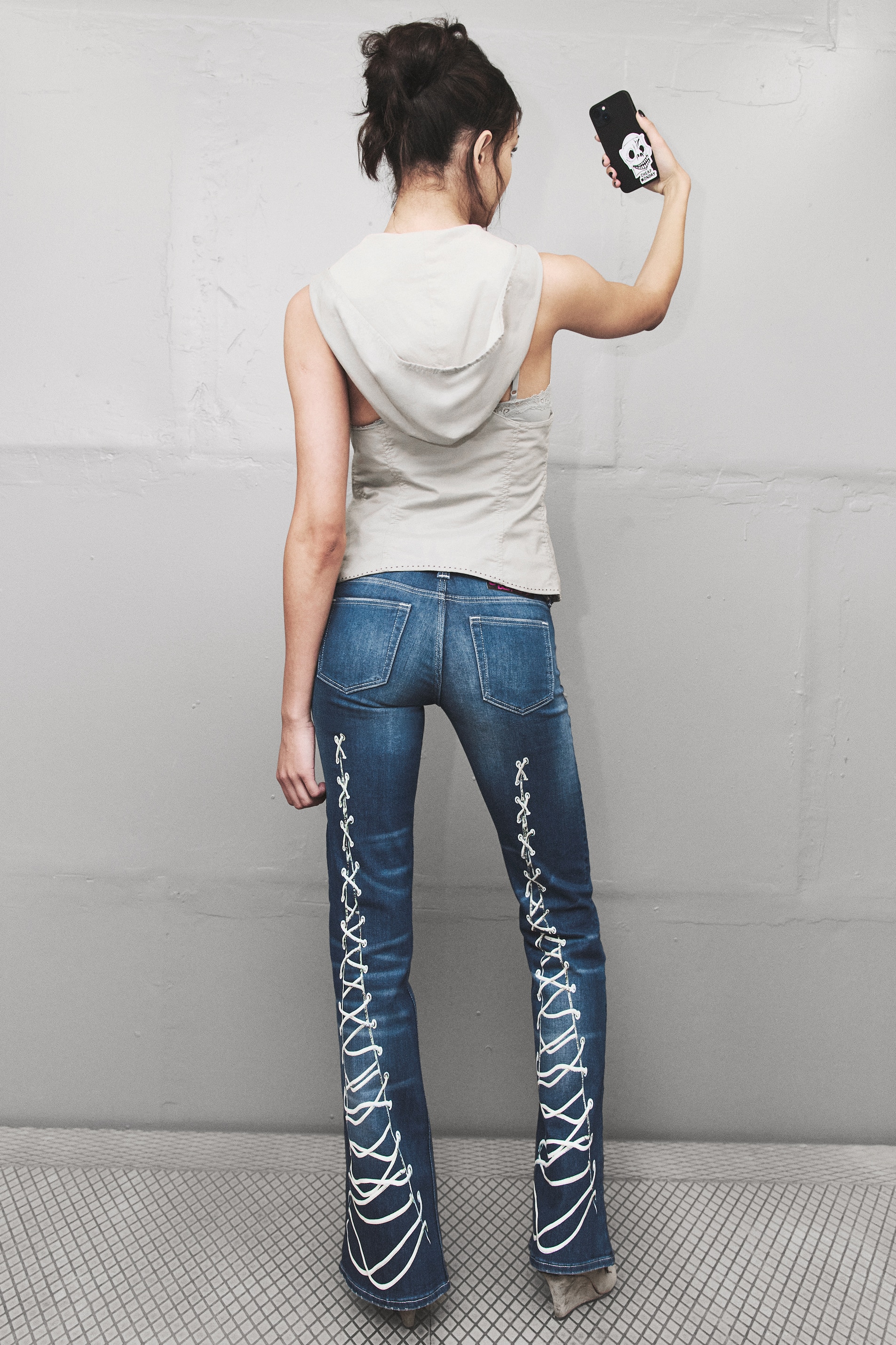 BOOTY BEI LOW RISE SKINNY BOOTCUT JEANS - Lace Blue - Medium Blue