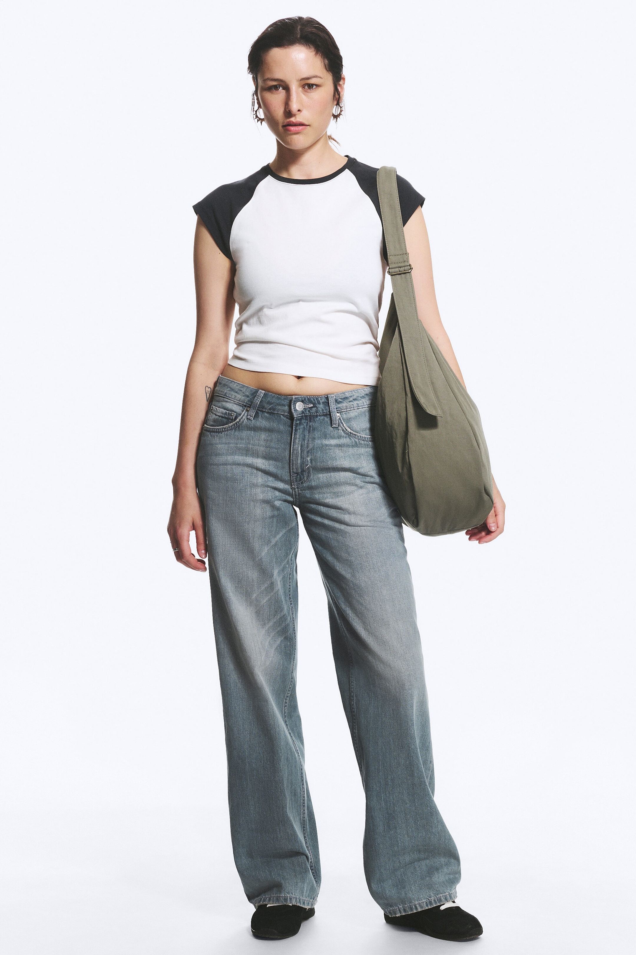 Gloria Blue - Medium Blue - Ample Low Rise Loose Wide Jeans - 1
