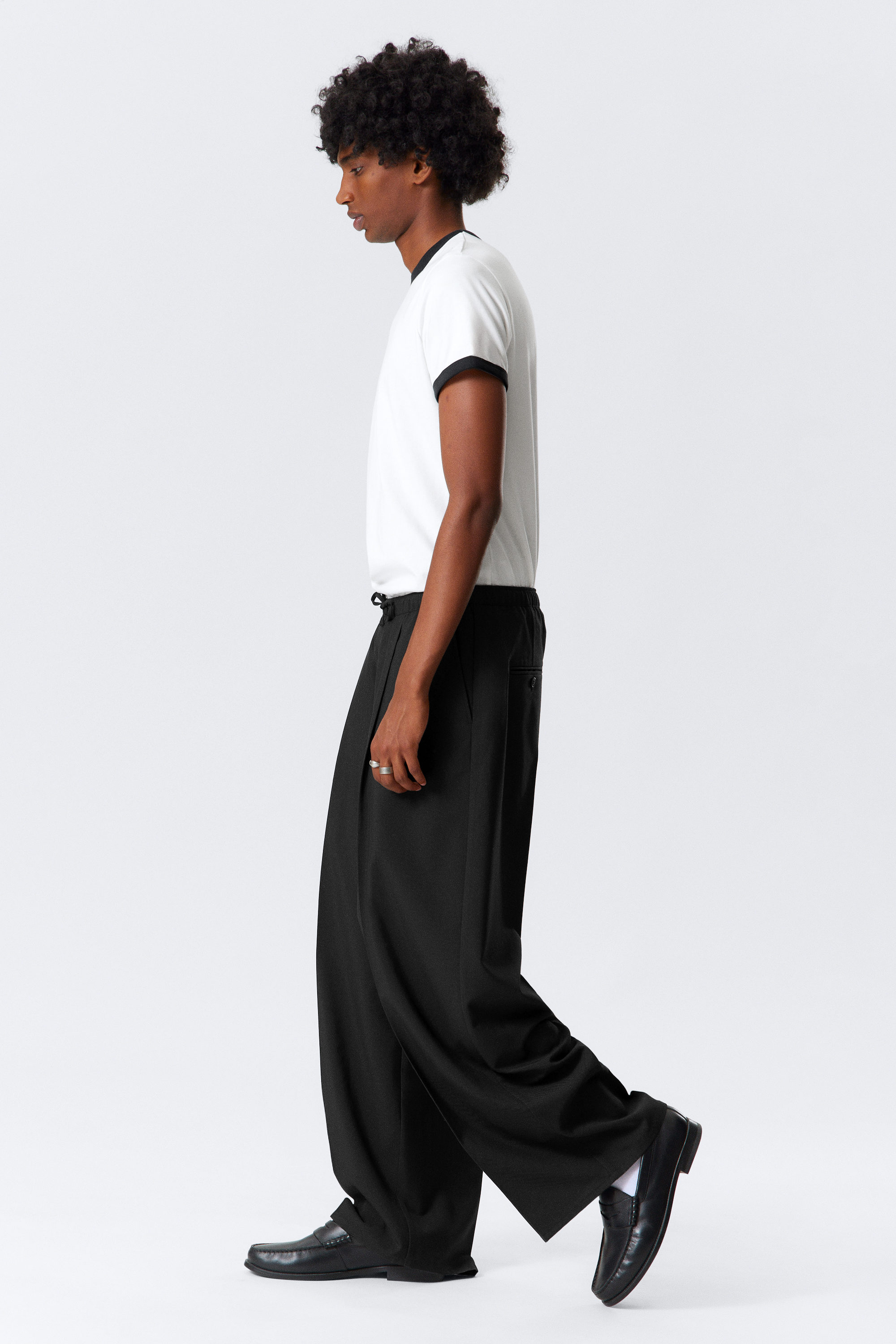 Black - Oversized Suit Trousers - 2