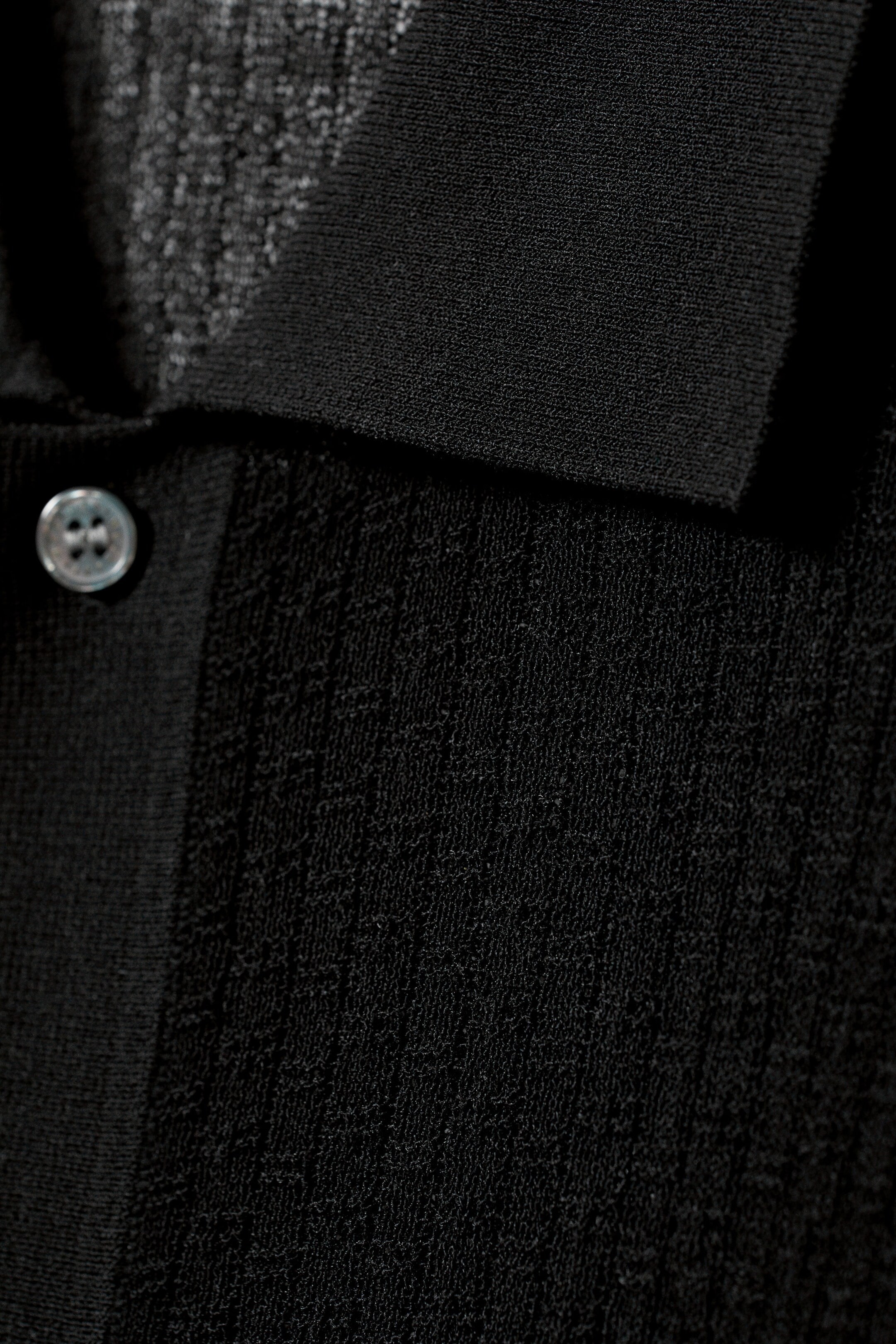 Schwarz - Mike Strickjacke mit normaler Passform - 1