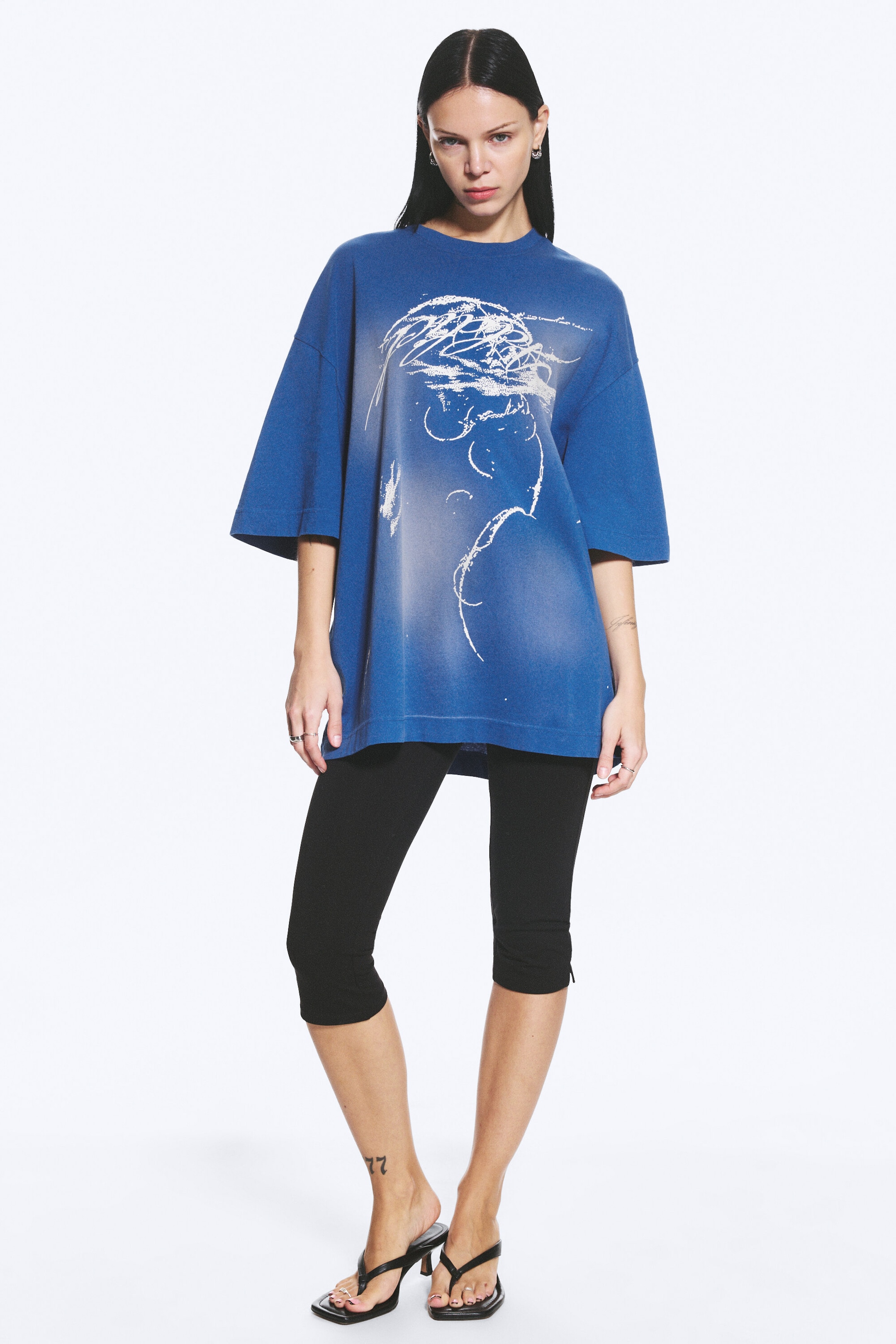 Blau - Oversized T-Shirt mit Print - 2
