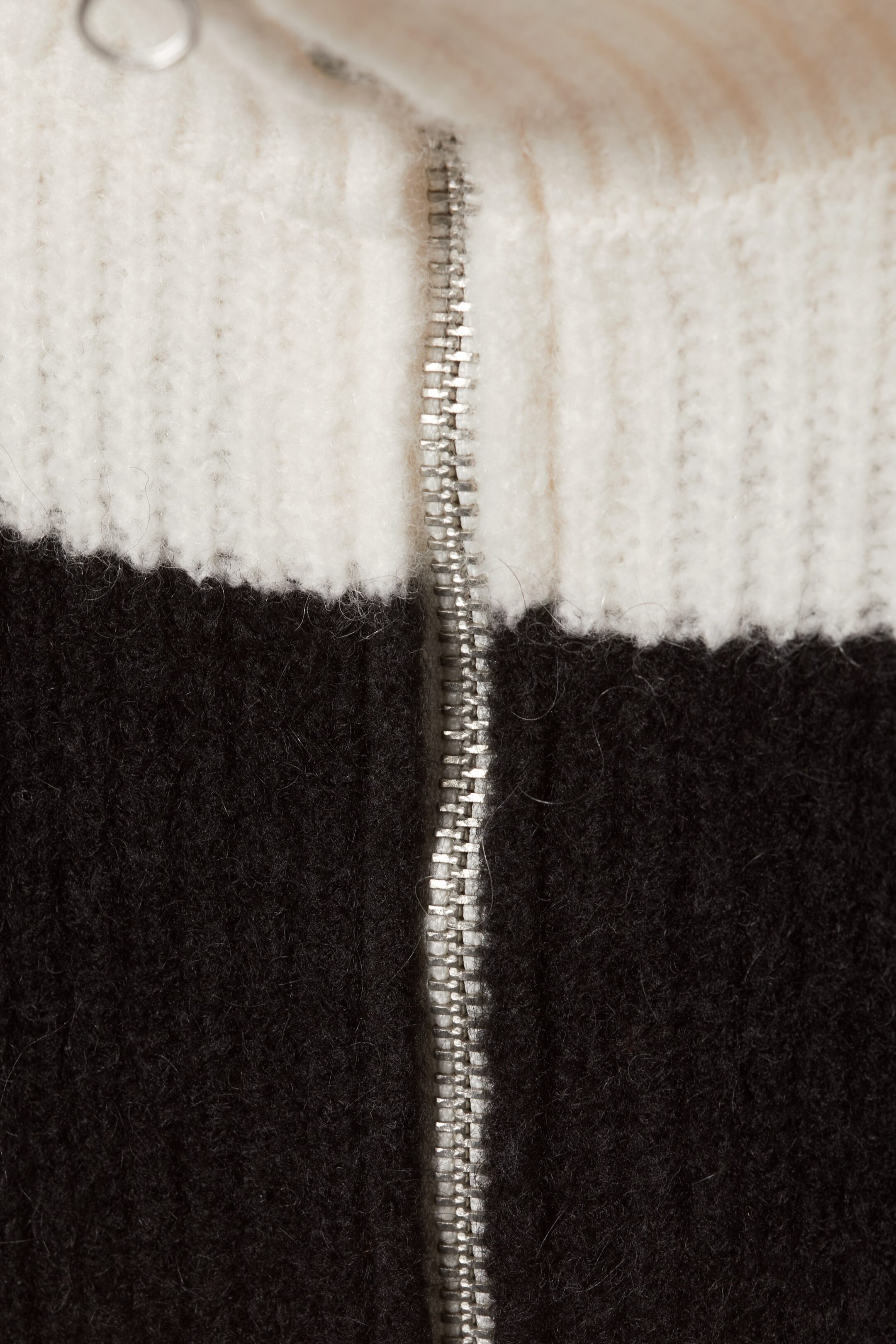 White & black - Stay Sweater - 1