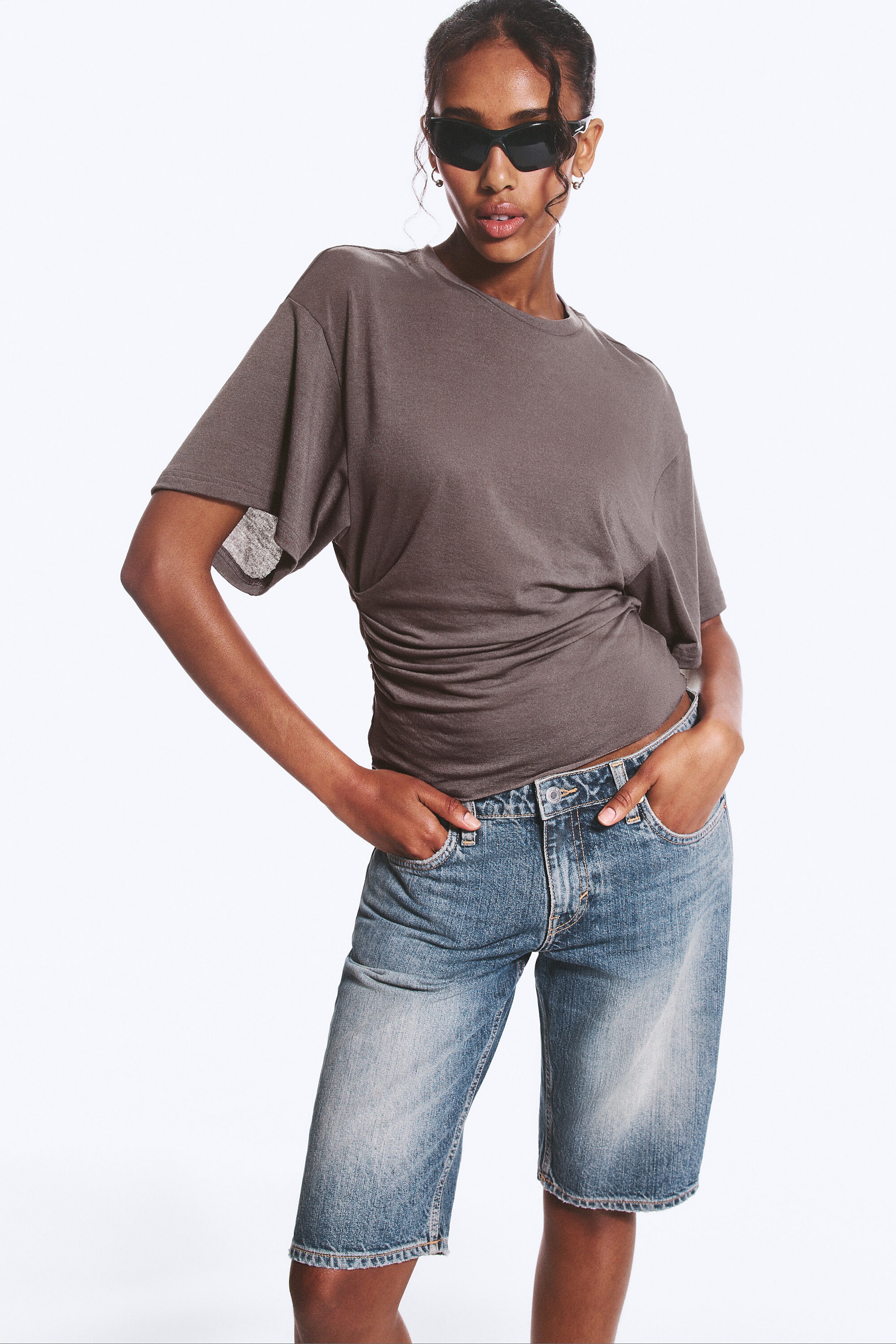Staubiges Pflaume - DRAPIERTES, ENG ANLIEGENDES T-SHIRT - 1