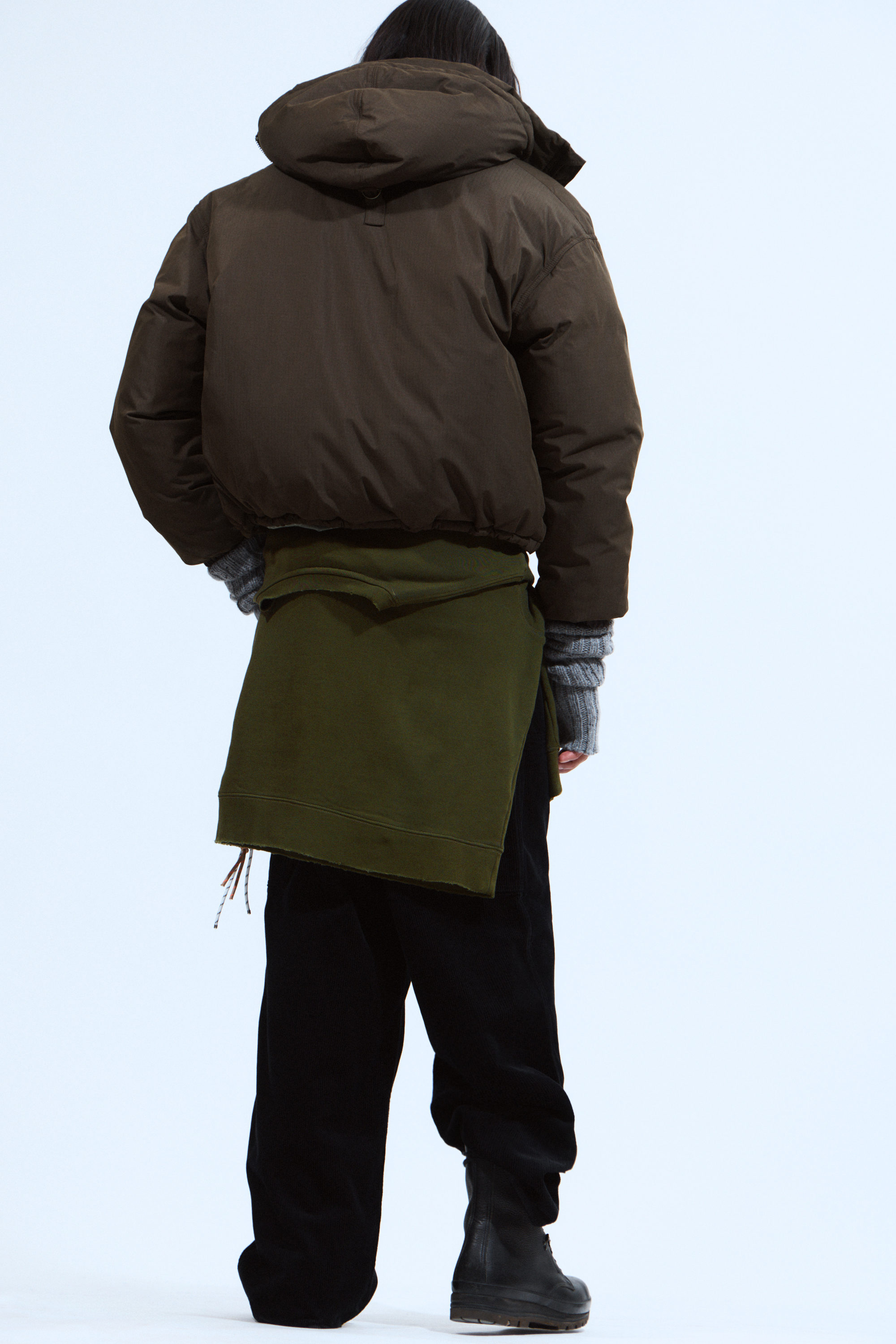 Dunkelbraun - Gefütterte Daunenjacke mit Kapuze - 3